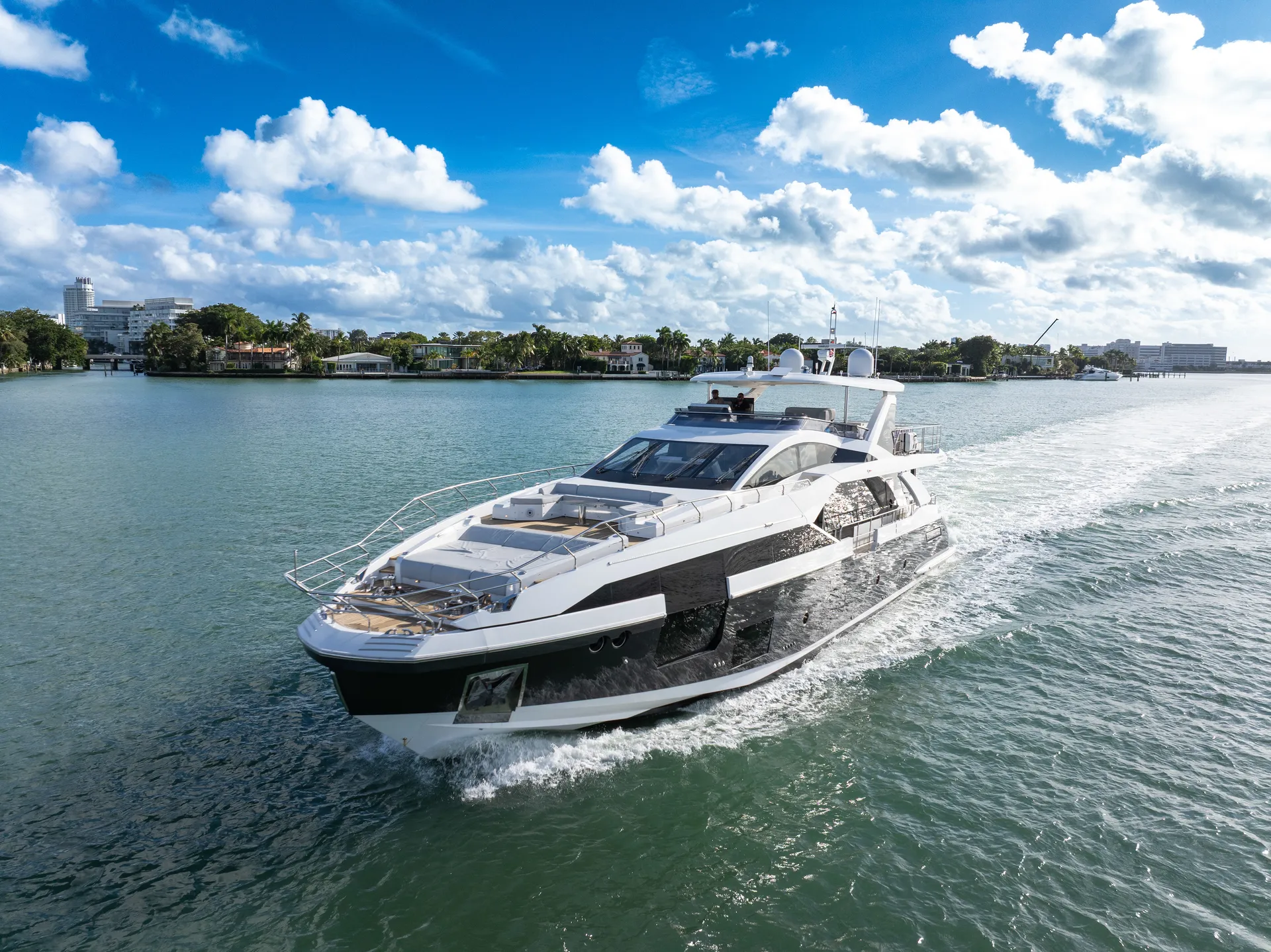 88ft Azimut "Cloud 9" –  Luxury Spacious Yacht w/ Jacuzzi