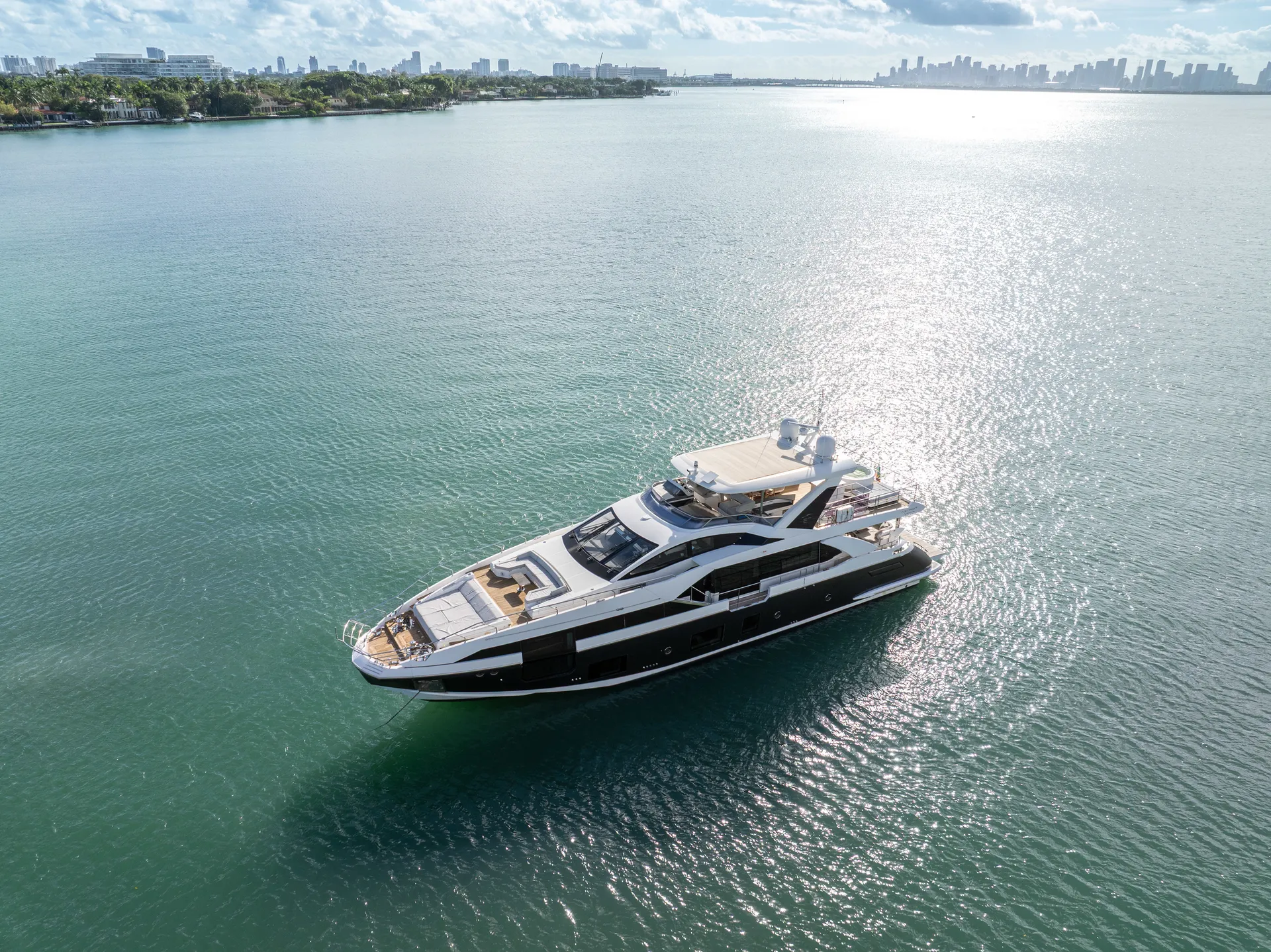 88ft Azimut "Cloud 9" –  Luxury Spacious Yacht w/ Jacuzzi