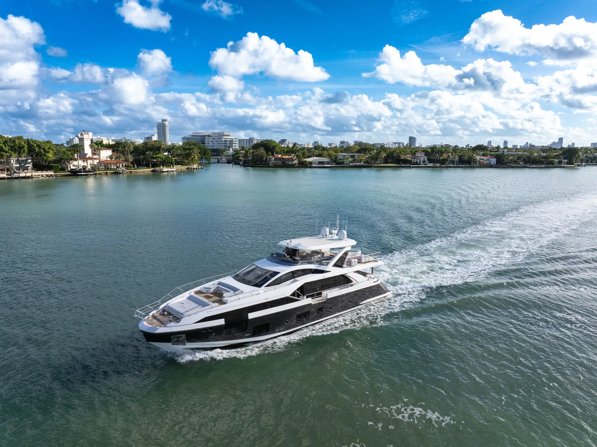 88ft Azimut "Cloud 9" –  Luxury Spacious Yacht w/ Jacuzzi