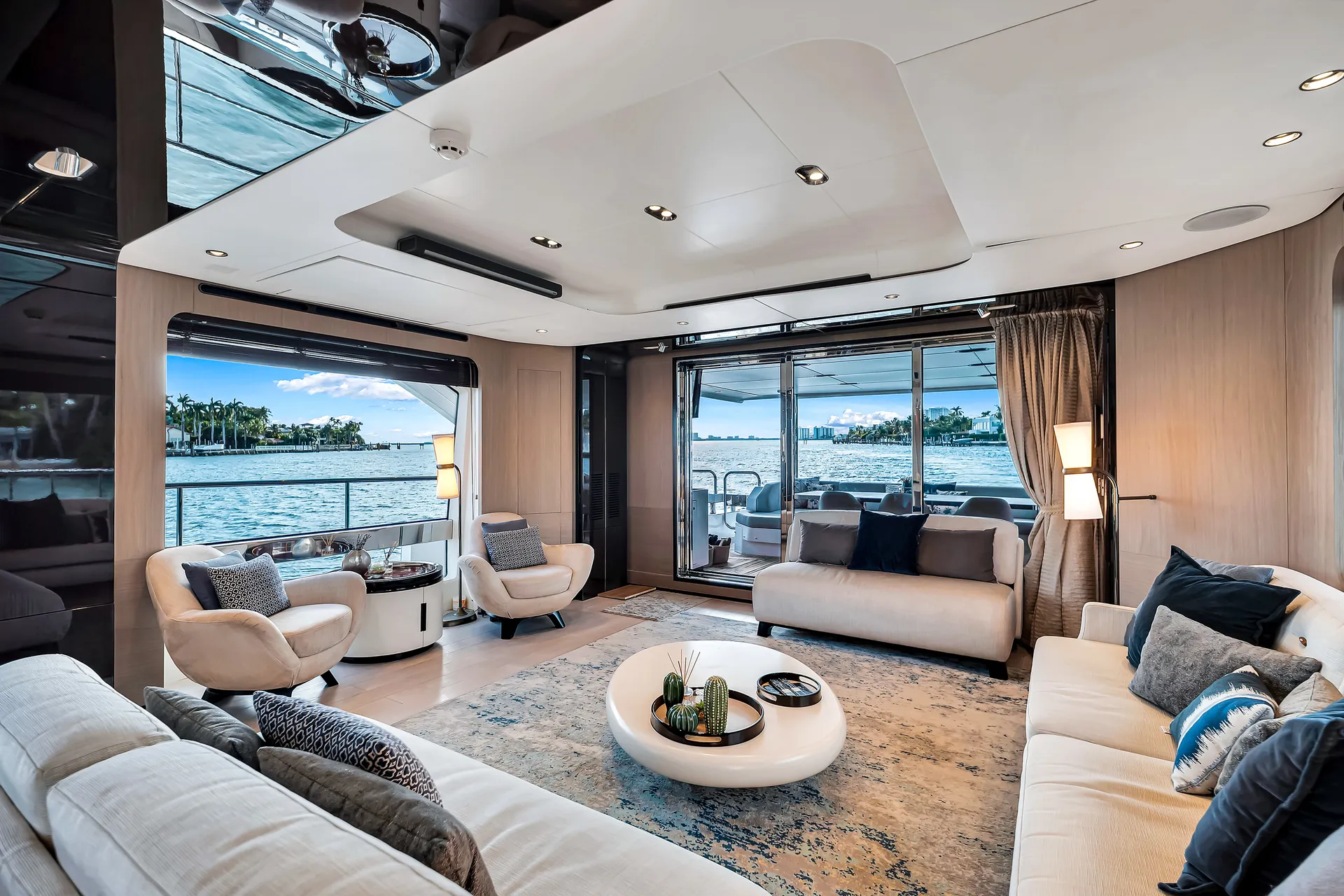 88ft Azimut "Cloud 9" –  Luxury Spacious Yacht w/ Jacuzzi