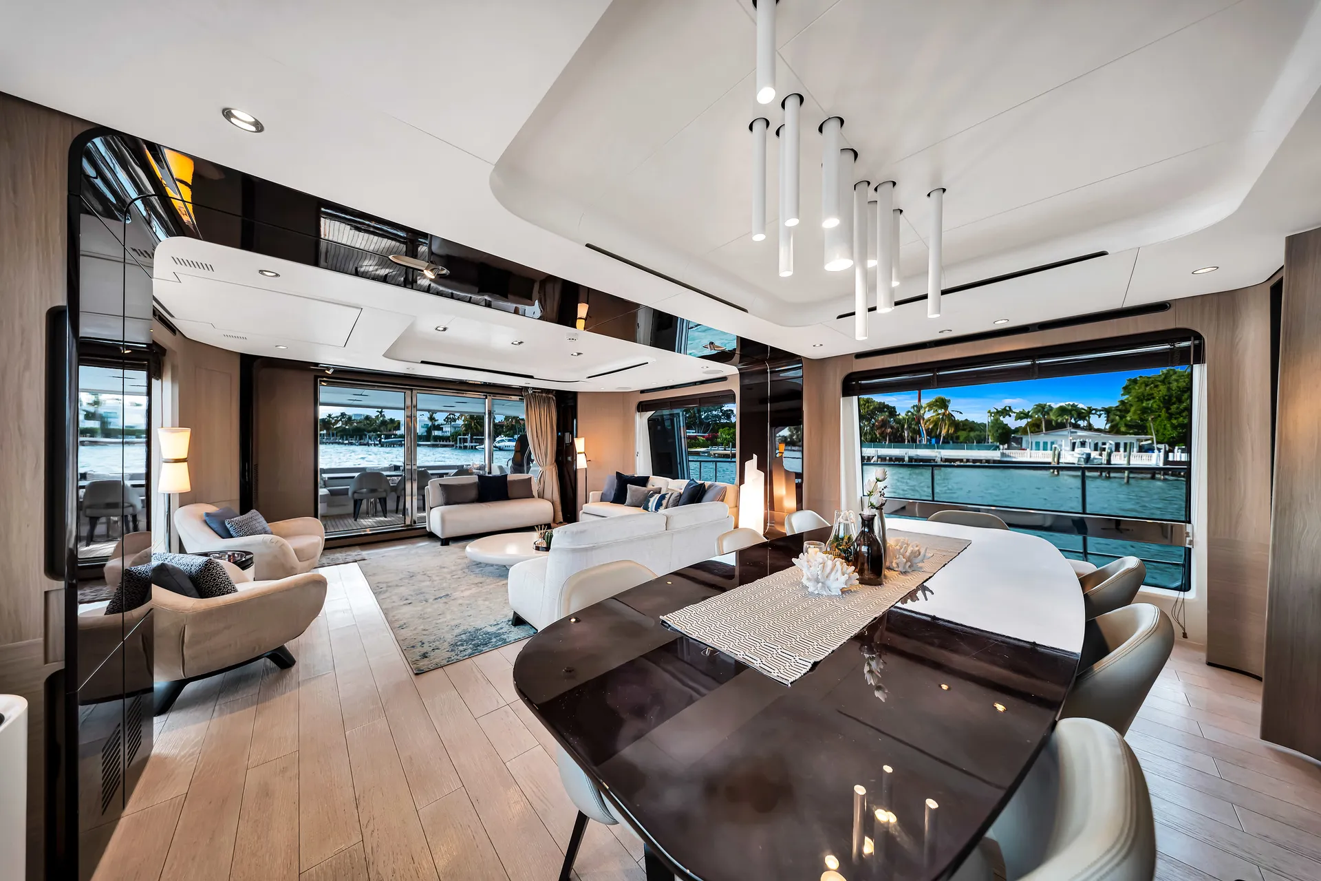 88ft Azimut "Cloud 9" –  Luxury Spacious Yacht w/ Jacuzzi