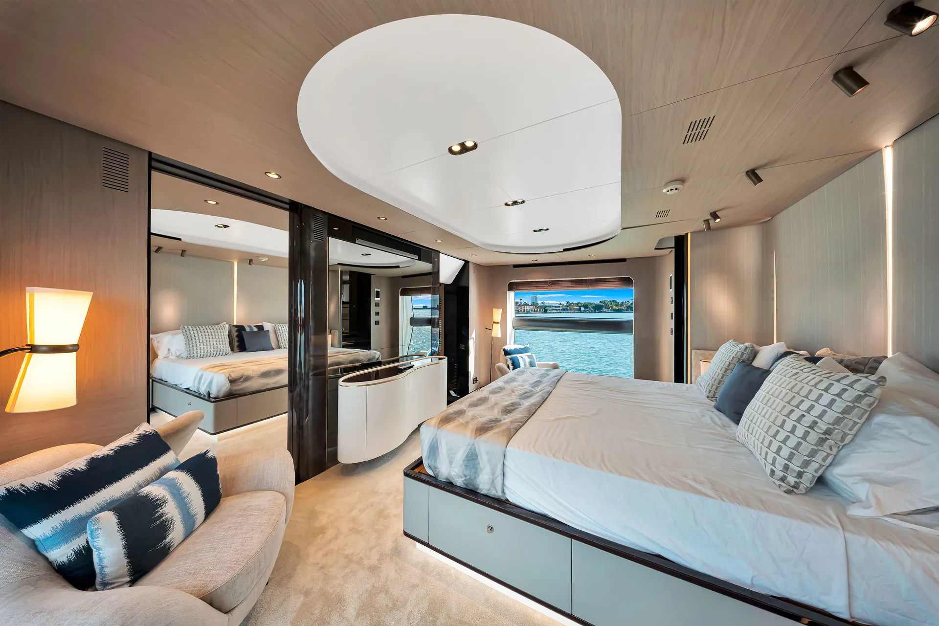 88ft Azimut "Cloud 9" –  Luxury Spacious Yacht w/ Jacuzzi
