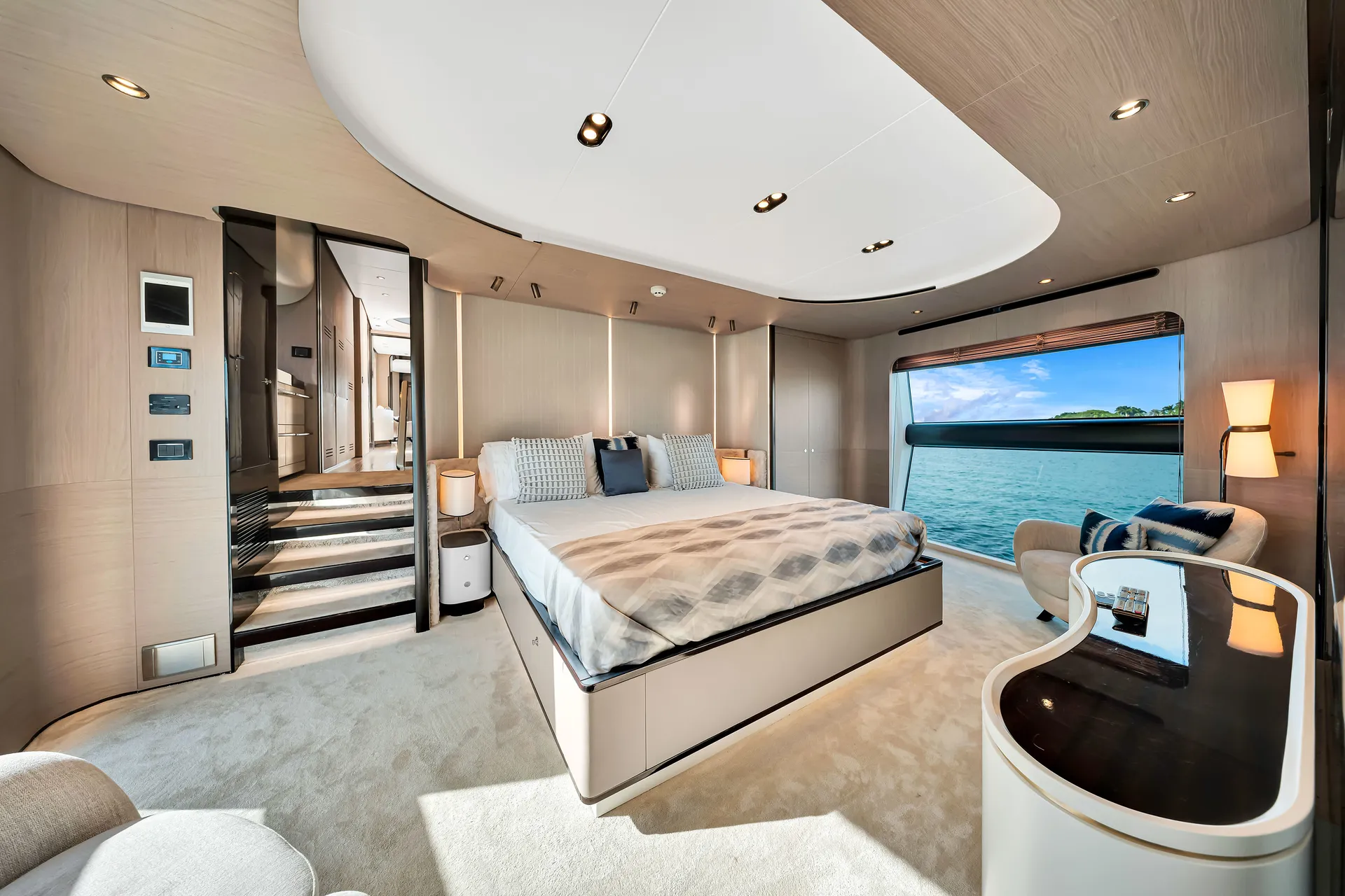 88ft Azimut "Cloud 9" –  Luxury Spacious Yacht w/ Jacuzzi