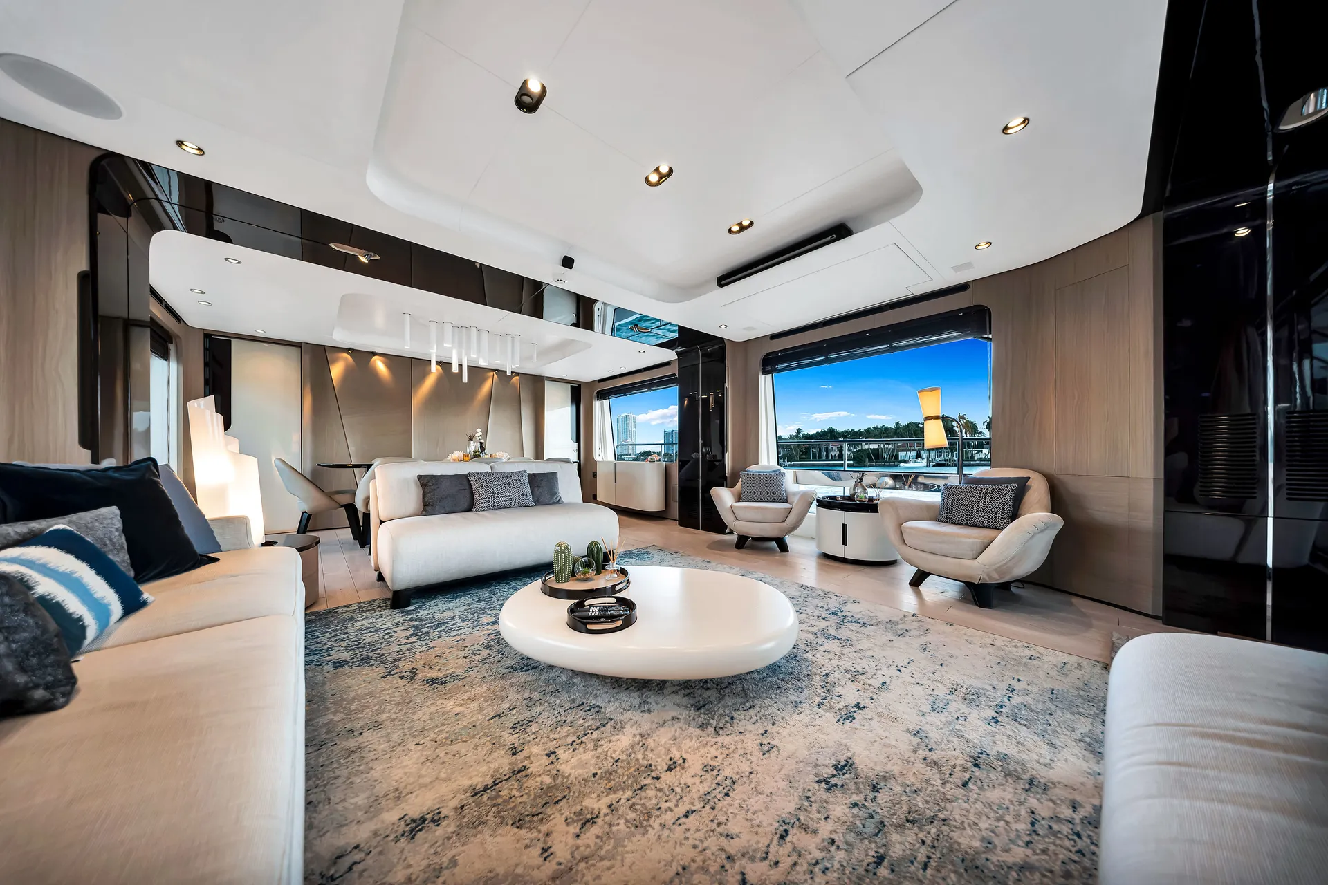 88ft Azimut "Cloud 9" –  Luxury Spacious Yacht w/ Jacuzzi