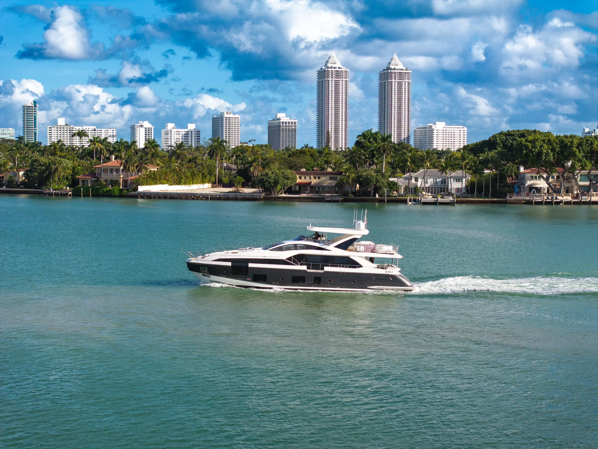 88ft Azimut "Cloud 9" –  Luxury Spacious Yacht w/ Jacuzzi