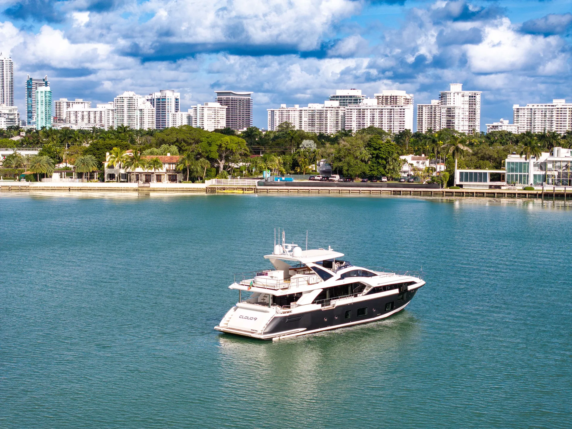 88ft Azimut "Cloud 9" –  Luxury Spacious Yacht w/ Jacuzzi