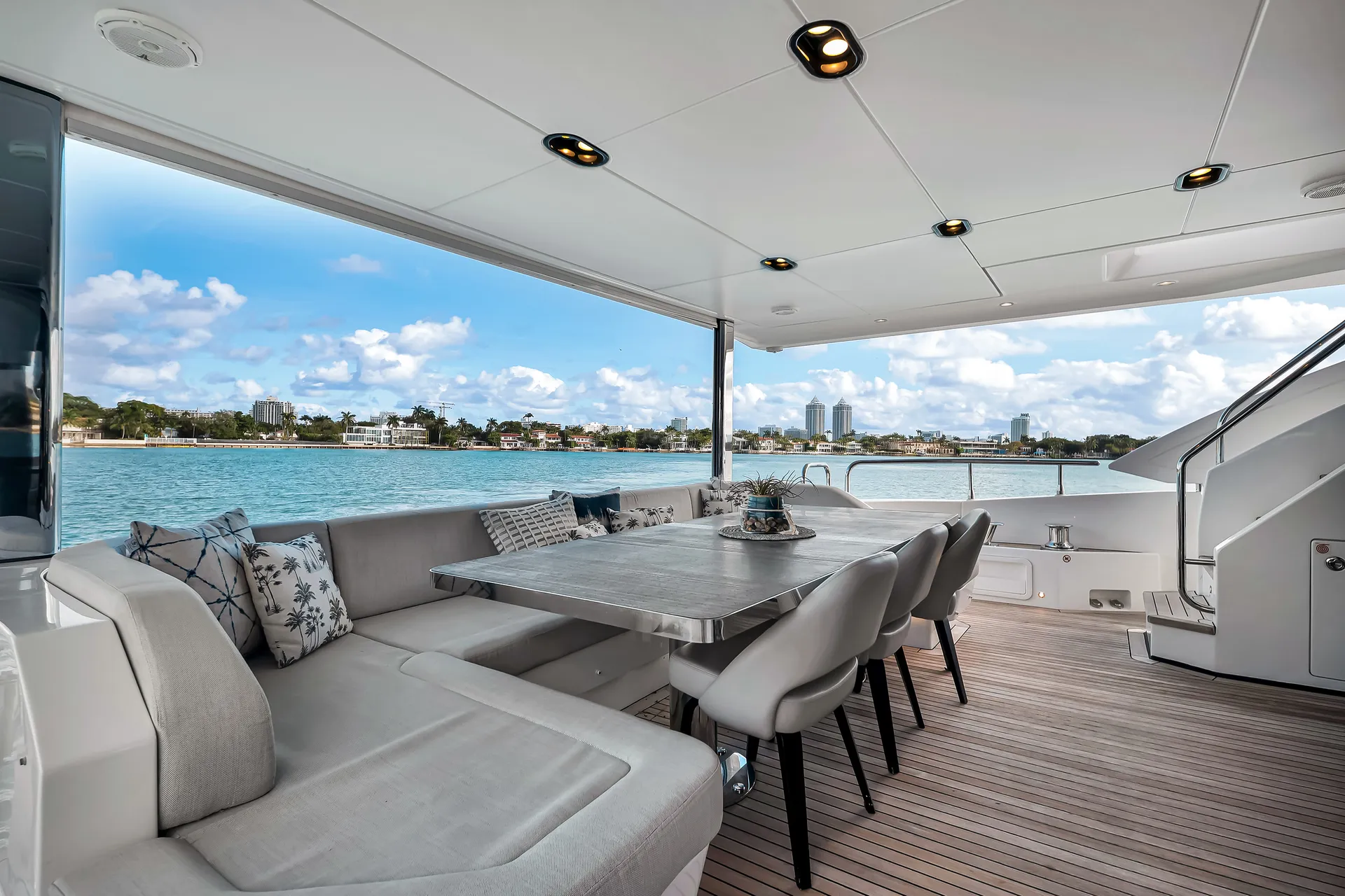 88ft Azimut "Cloud 9" –  Luxury Spacious Yacht w/ Jacuzzi