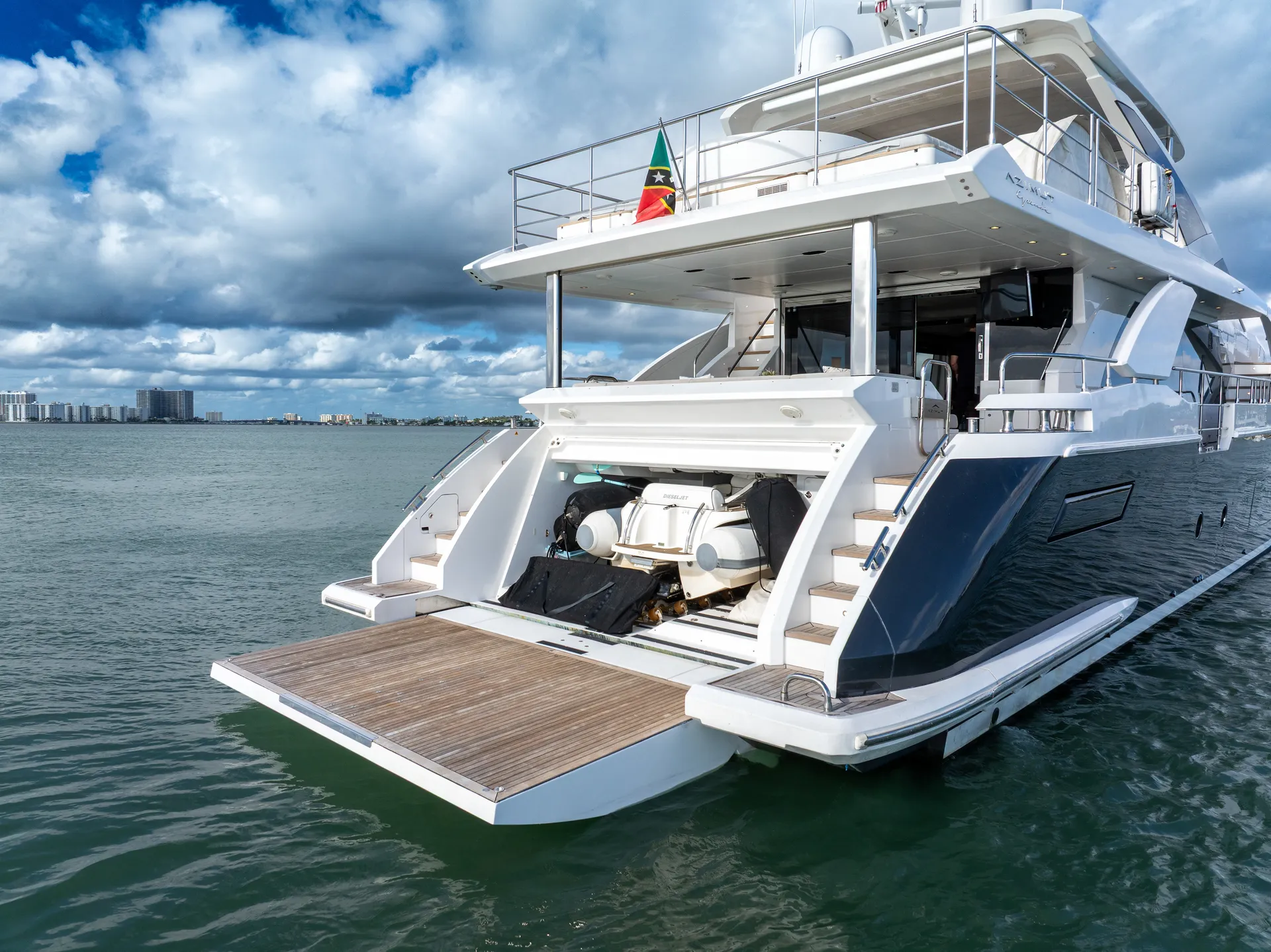 88ft Azimut "Cloud 9" –  Luxury Spacious Yacht w/ Jacuzzi