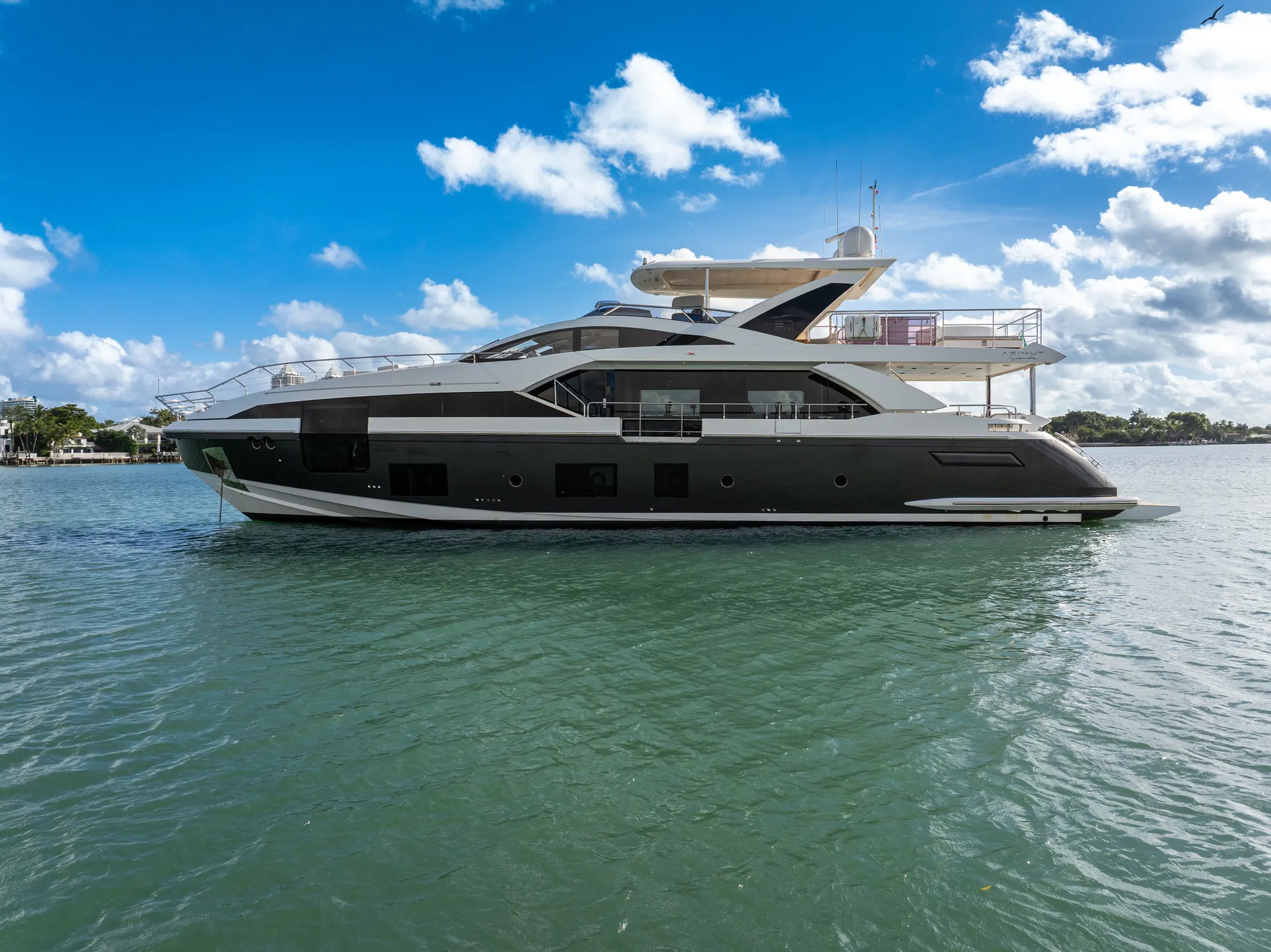 88ft Azimut "Cloud 9" –  Luxury Spacious Yacht w/ Jacuzzi