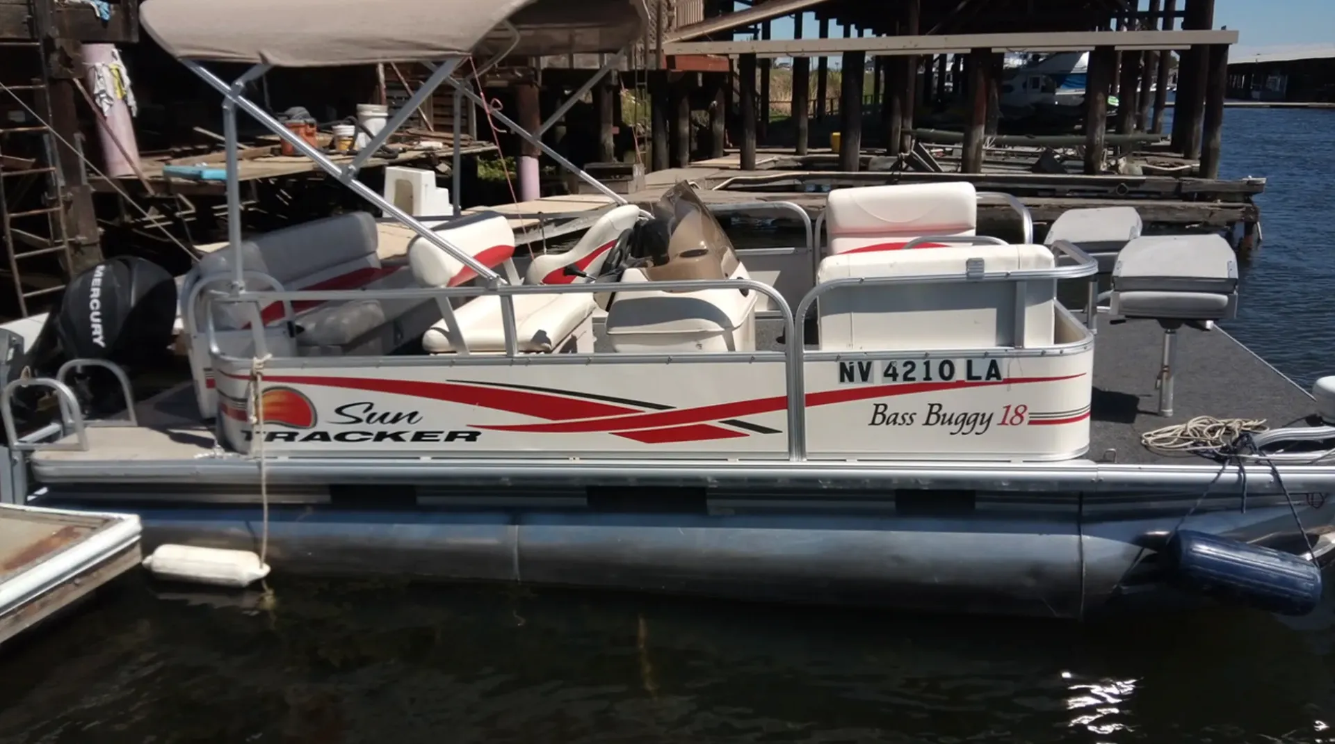 Sun Tracker by Tracker Marine Bass Buggy 18 Classic w/20ELPT 4-S in Bethel Island, CA — photo 4