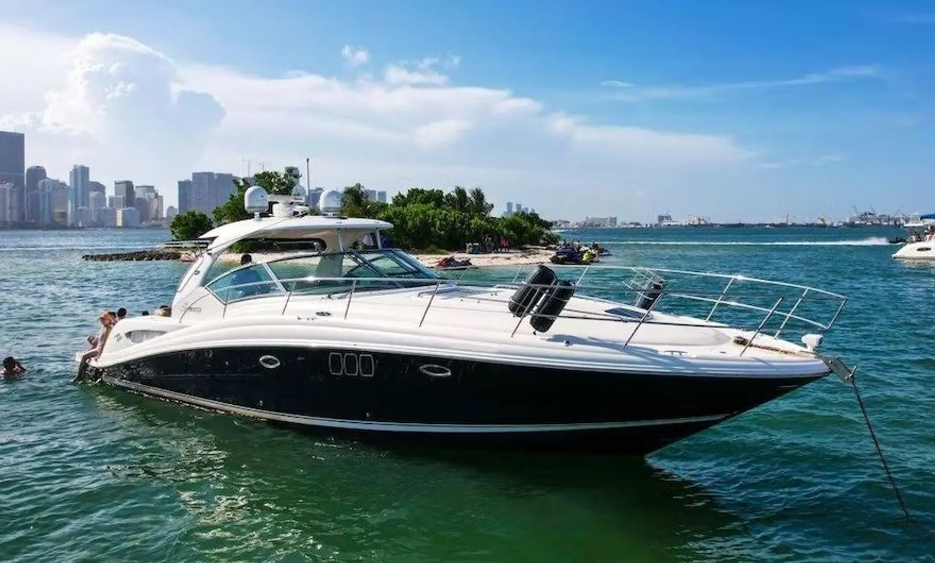SEA RAY BOATS 400 Sundancer in Miami, FL