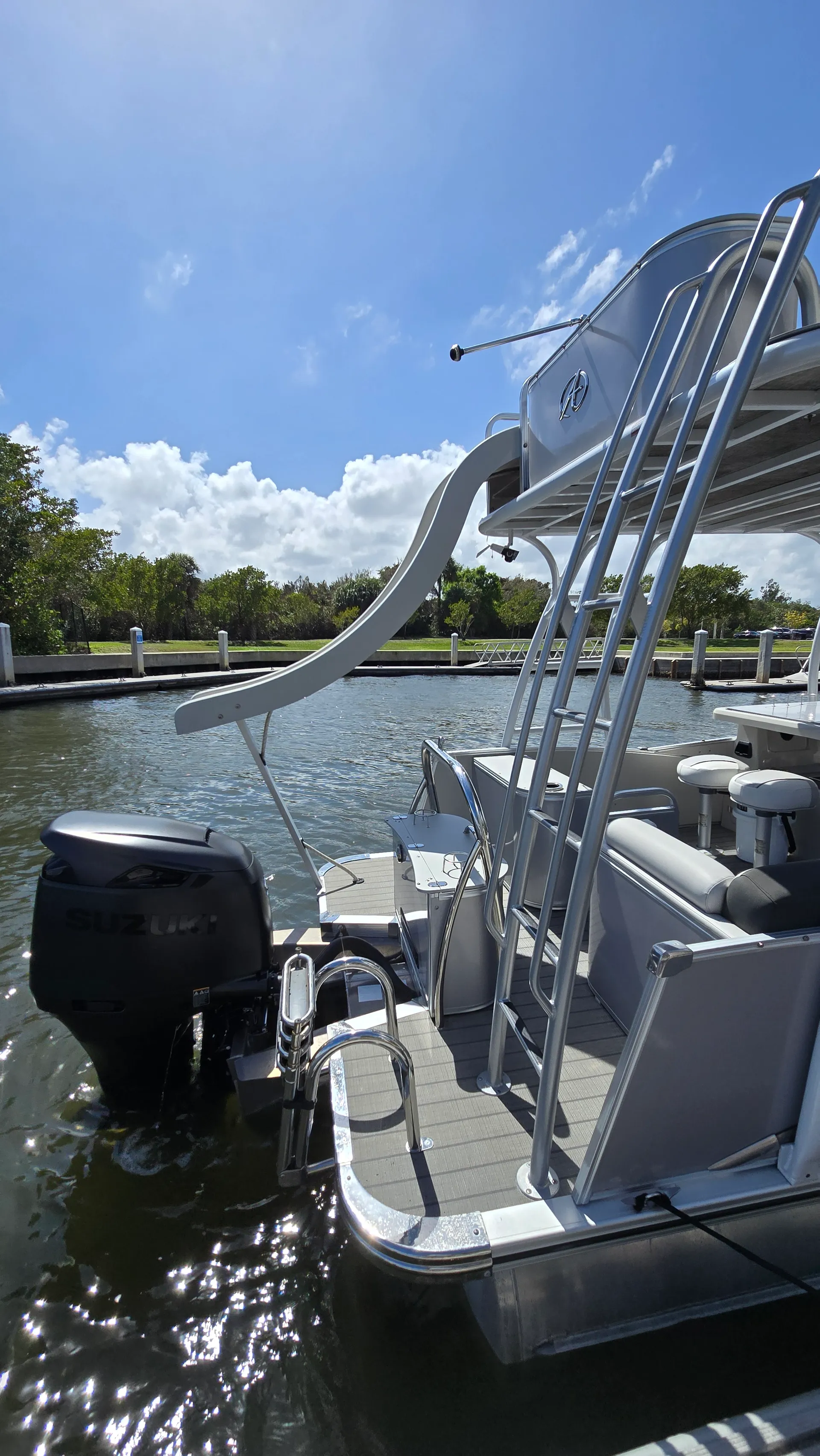 New Avalon Funship Double-Decker Pontoon with Bar and Slide 