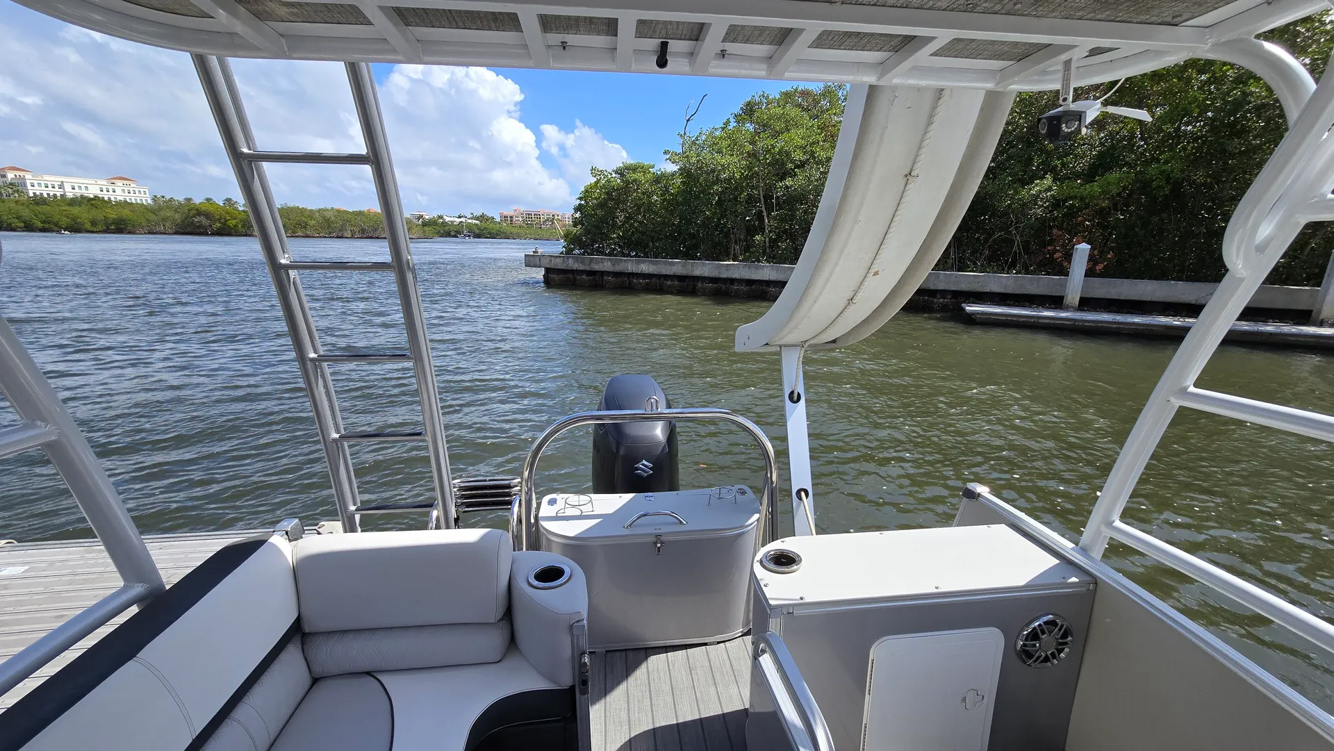 New Avalon Funship Double-Decker Pontoon with Bar and Slide 
