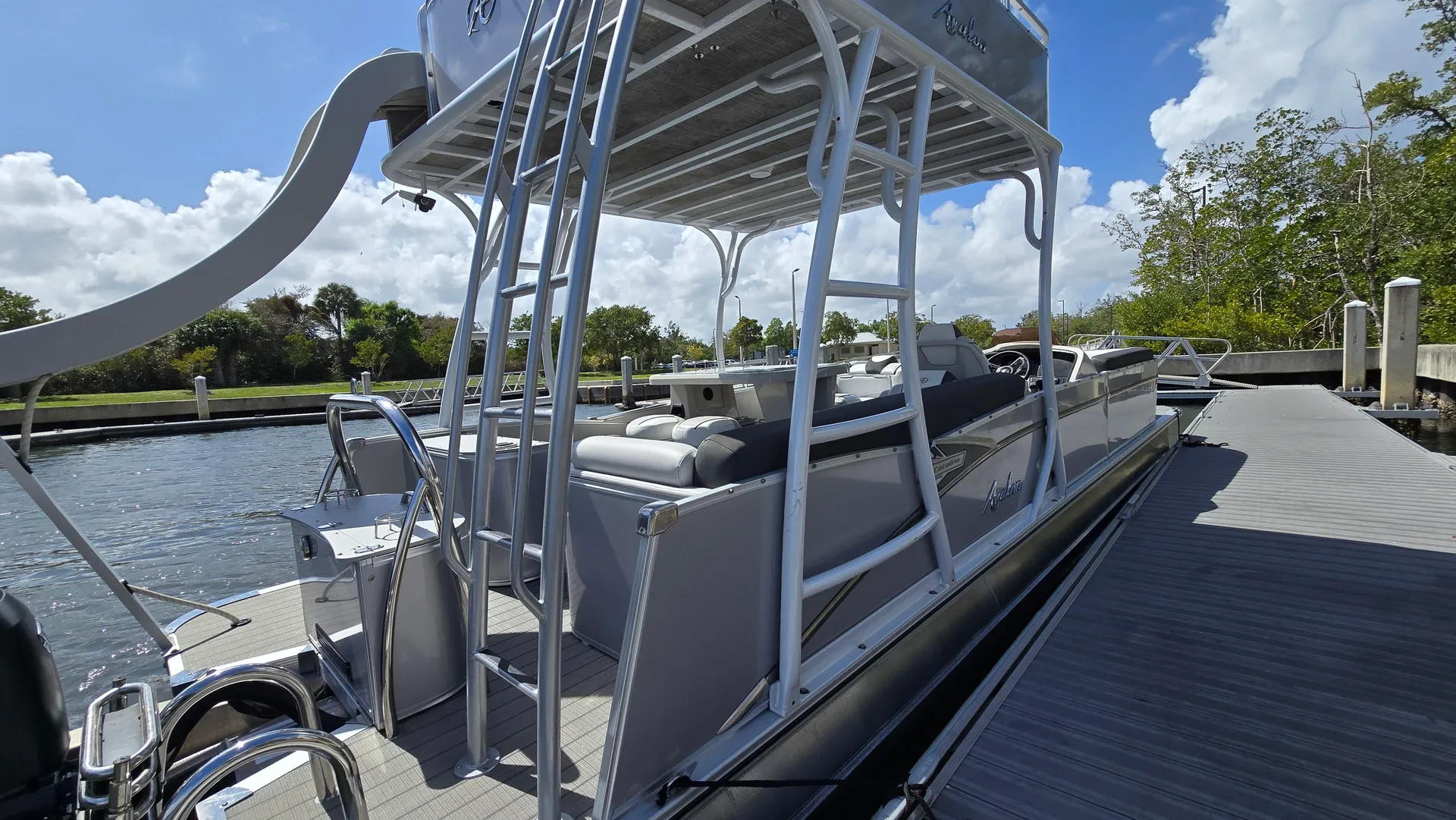 New Avalon Funship Double-Decker Pontoon with Bar and Slide 