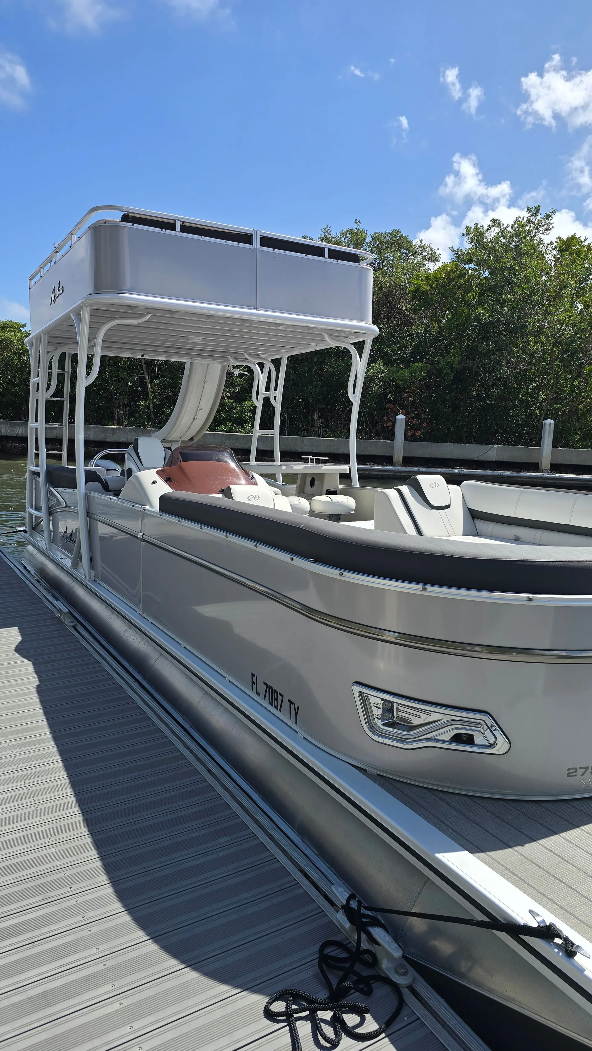 New Avalon Funship Double-Decker Pontoon with Bar and Slide 