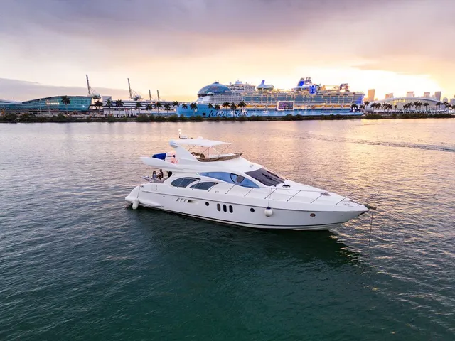 Rent a Azimut flybridge in Hollywood, FL near me