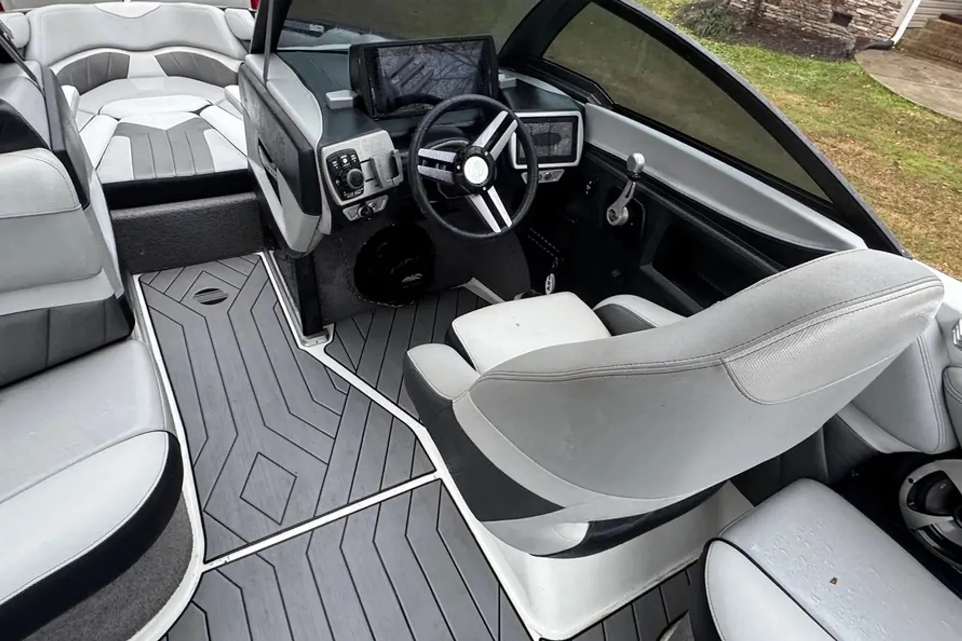 MALIBU BOATS WAKESETTER 25 LSV in Clear Lake, IA — photo 7