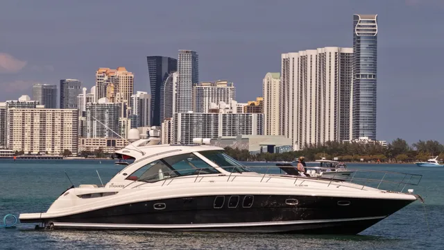 Rent a bow rider in Hollywood, FL near me