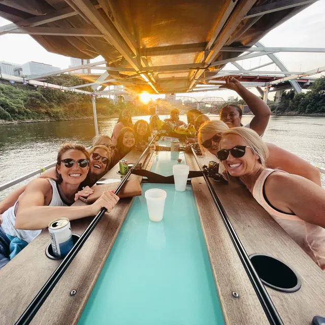 Rent a Cascade pontoon in Nashville, TN near me
