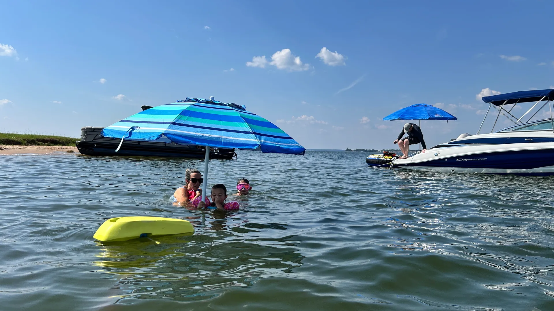 Family Pontoon Boat – Lake Conroe, Houston, Tubing Ready