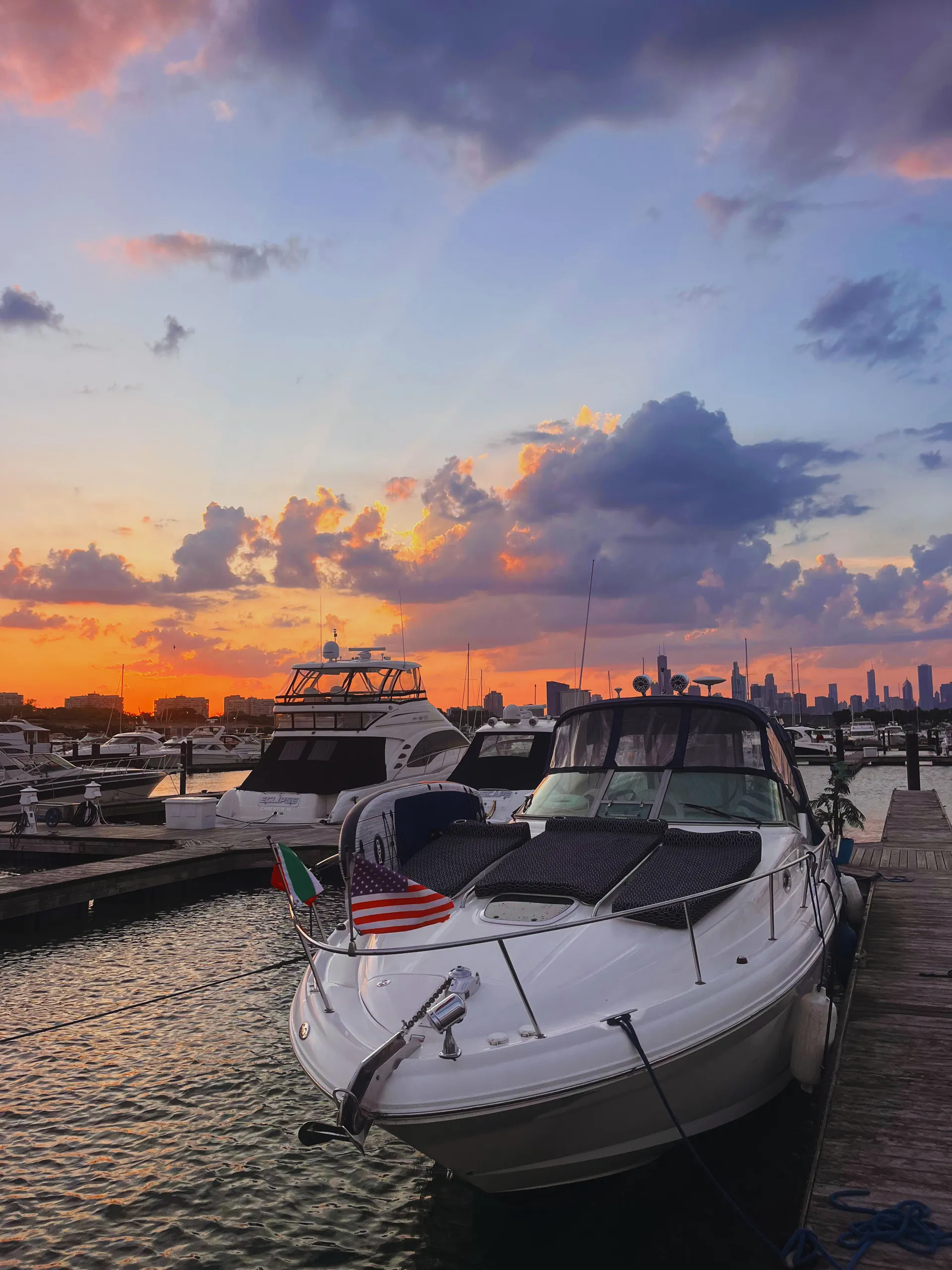 Chicago Luxury Charter, Searay Sundancer 320, 32ft  
