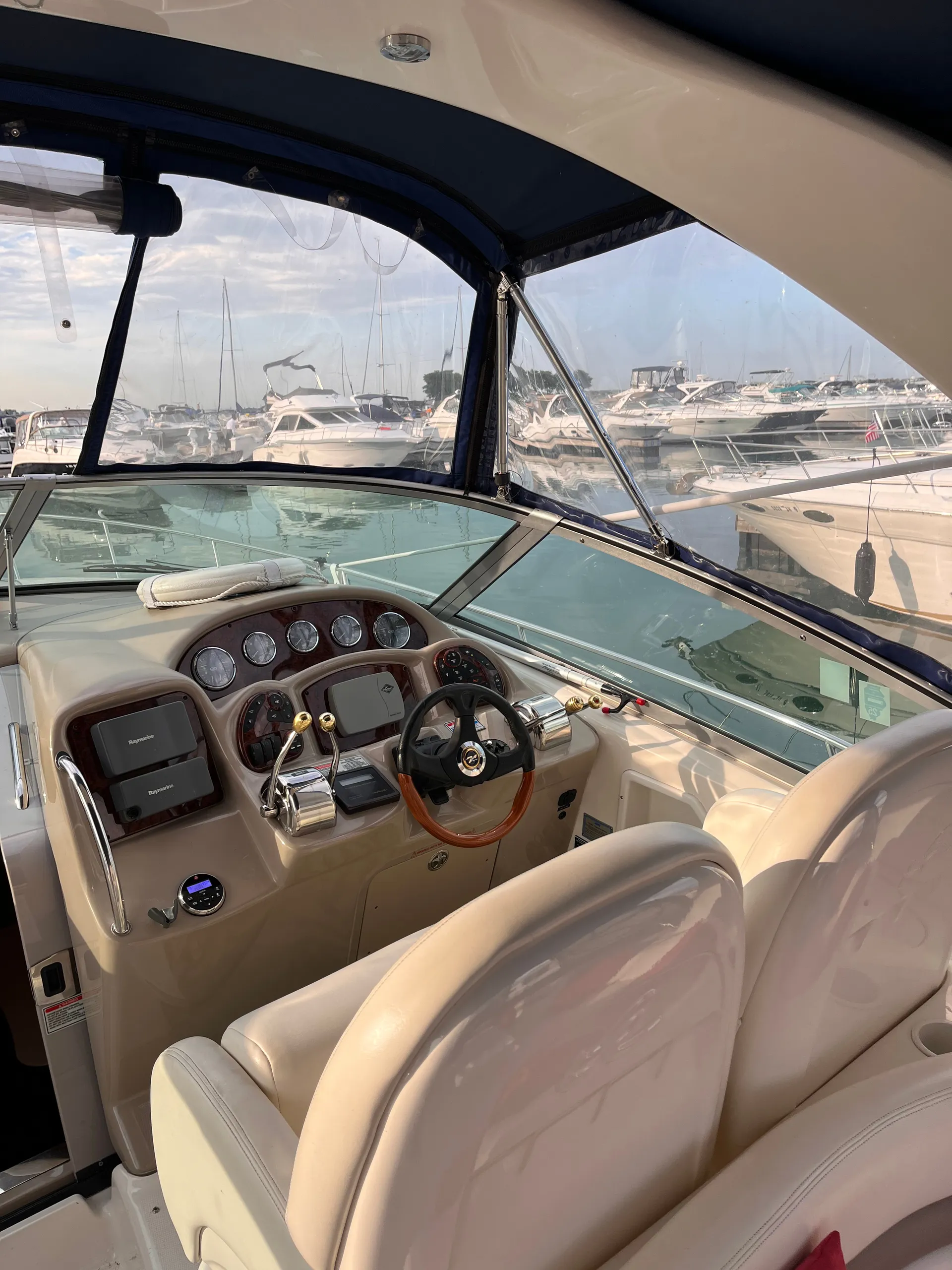 Chicago Luxury Charter, Searay Sundancer 320, 32ft  