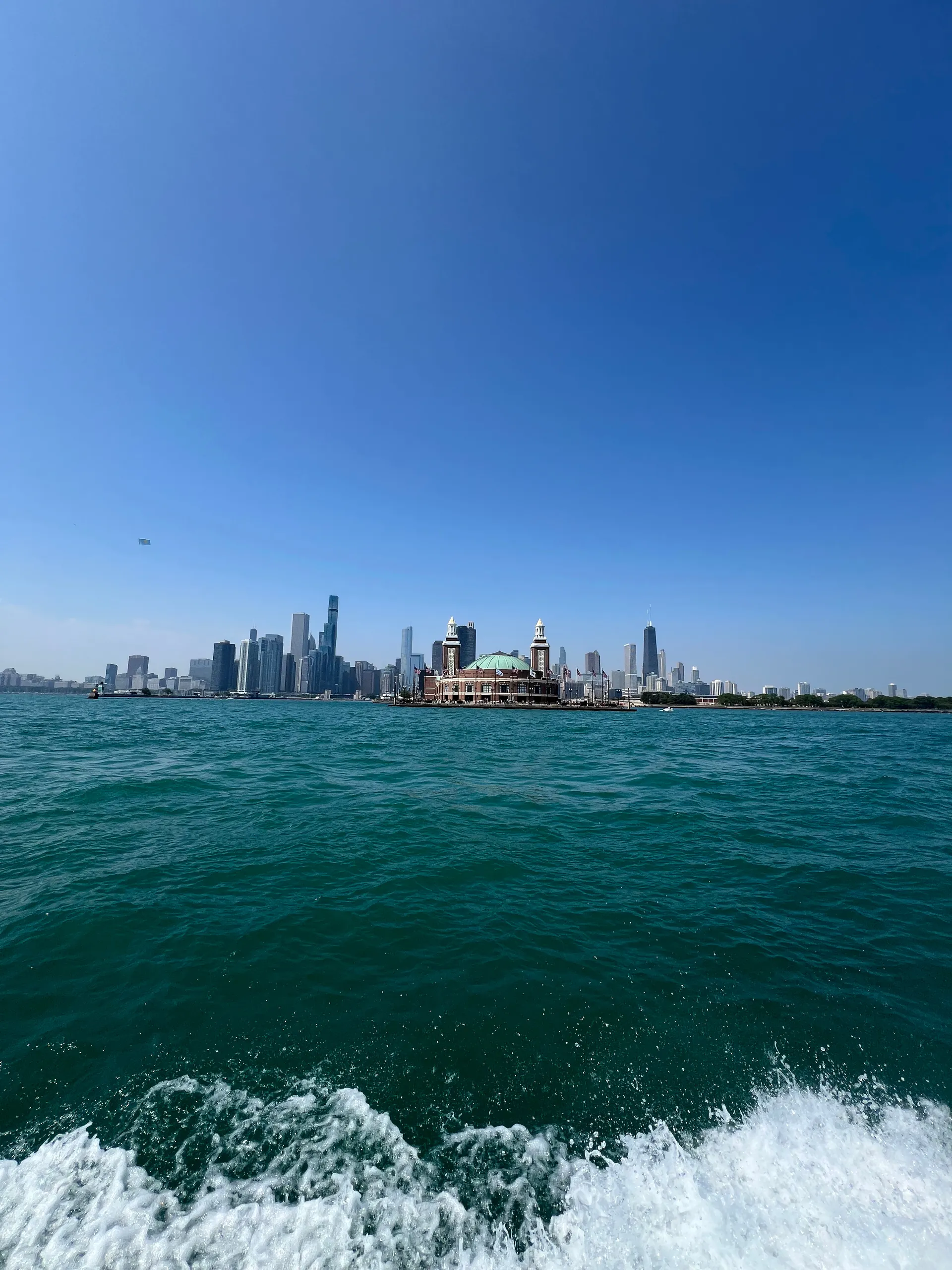 Chicago Luxury Charter, Searay Sundancer 320, 32ft  