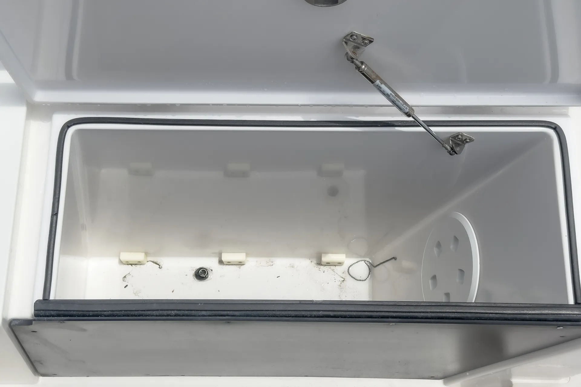 Modern Axopar 37 Yacht Equipped for Celebrations and Charters 