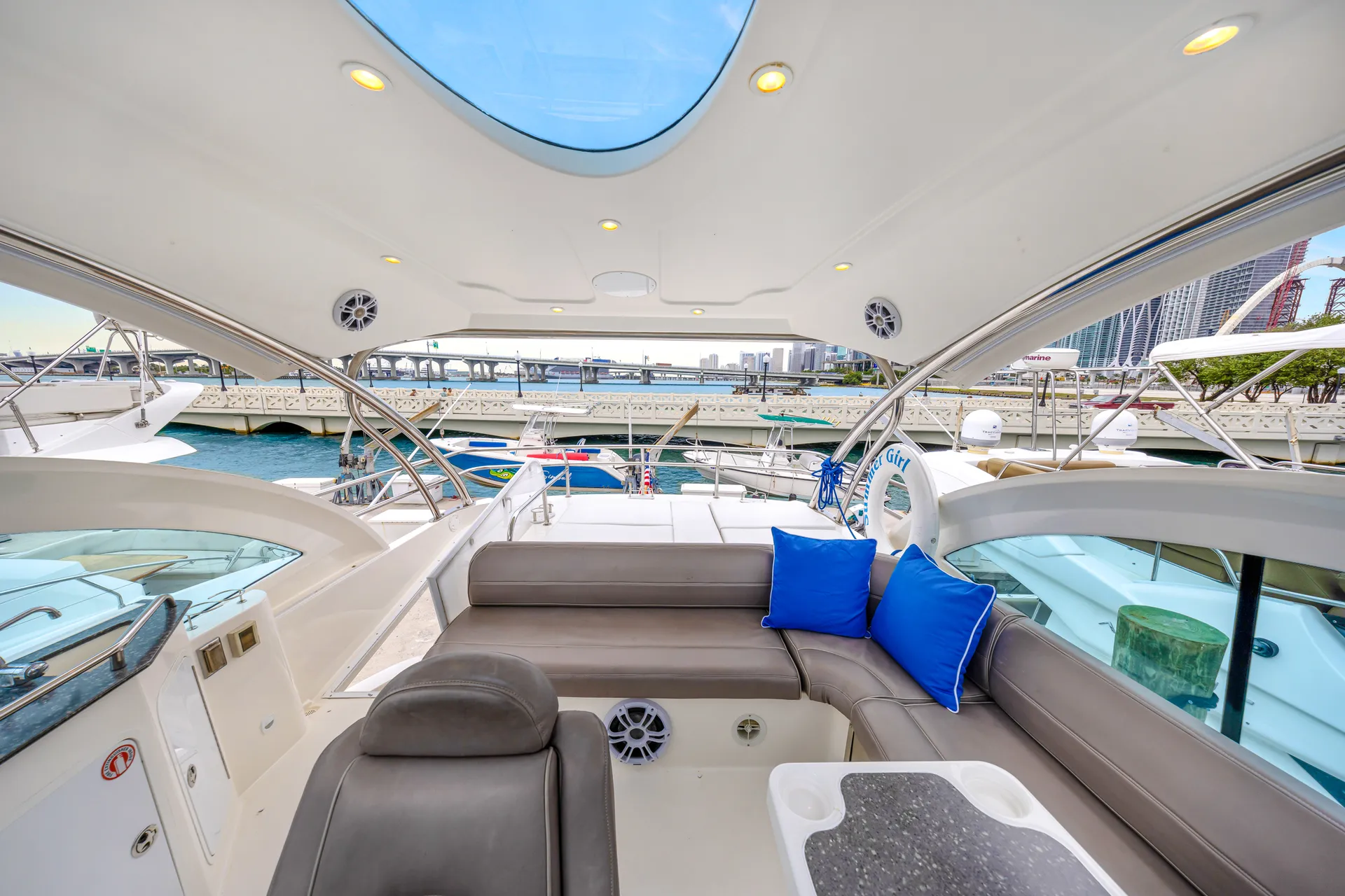 Cruiser Sport 55’ Flybridge ( book 4 hours, enjoy 5 during weekdays) 