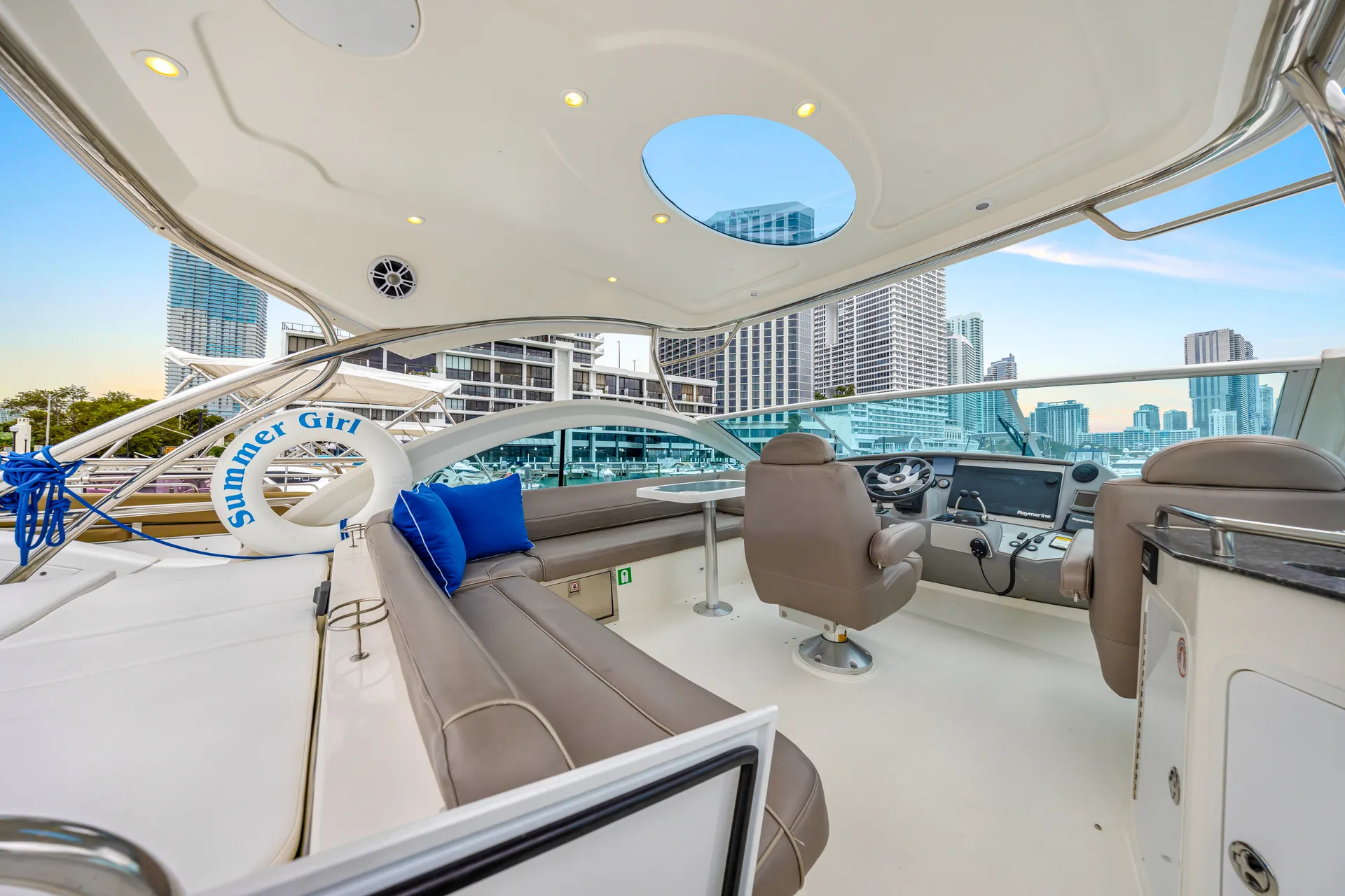 Cruiser Sport 55’ Flybridge ( book 4 hours, enjoy 5 during weekdays) 