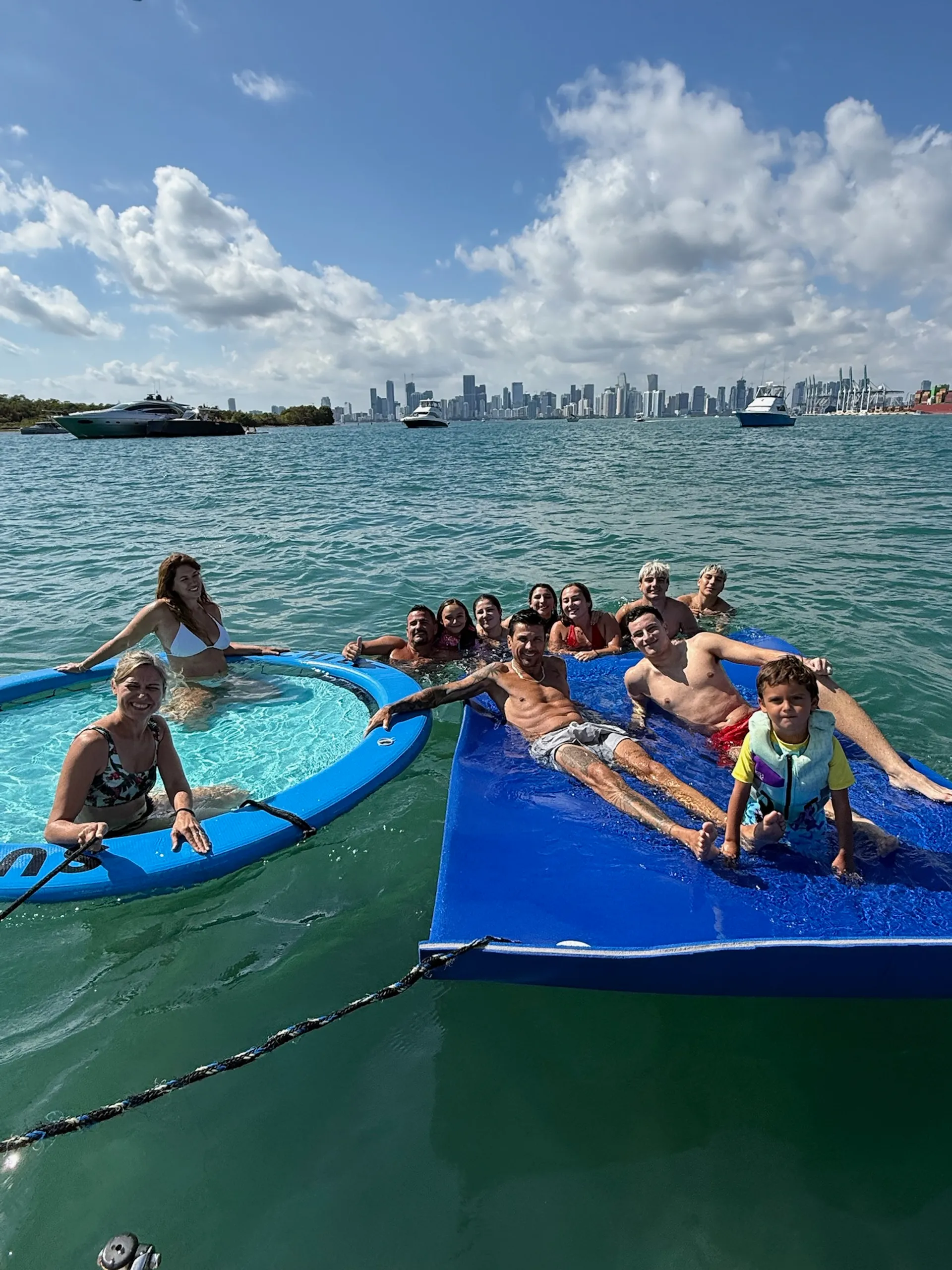 Cruiser Sport 55’ Flybridge ( book 4 hours, enjoy 5 during weekdays) 