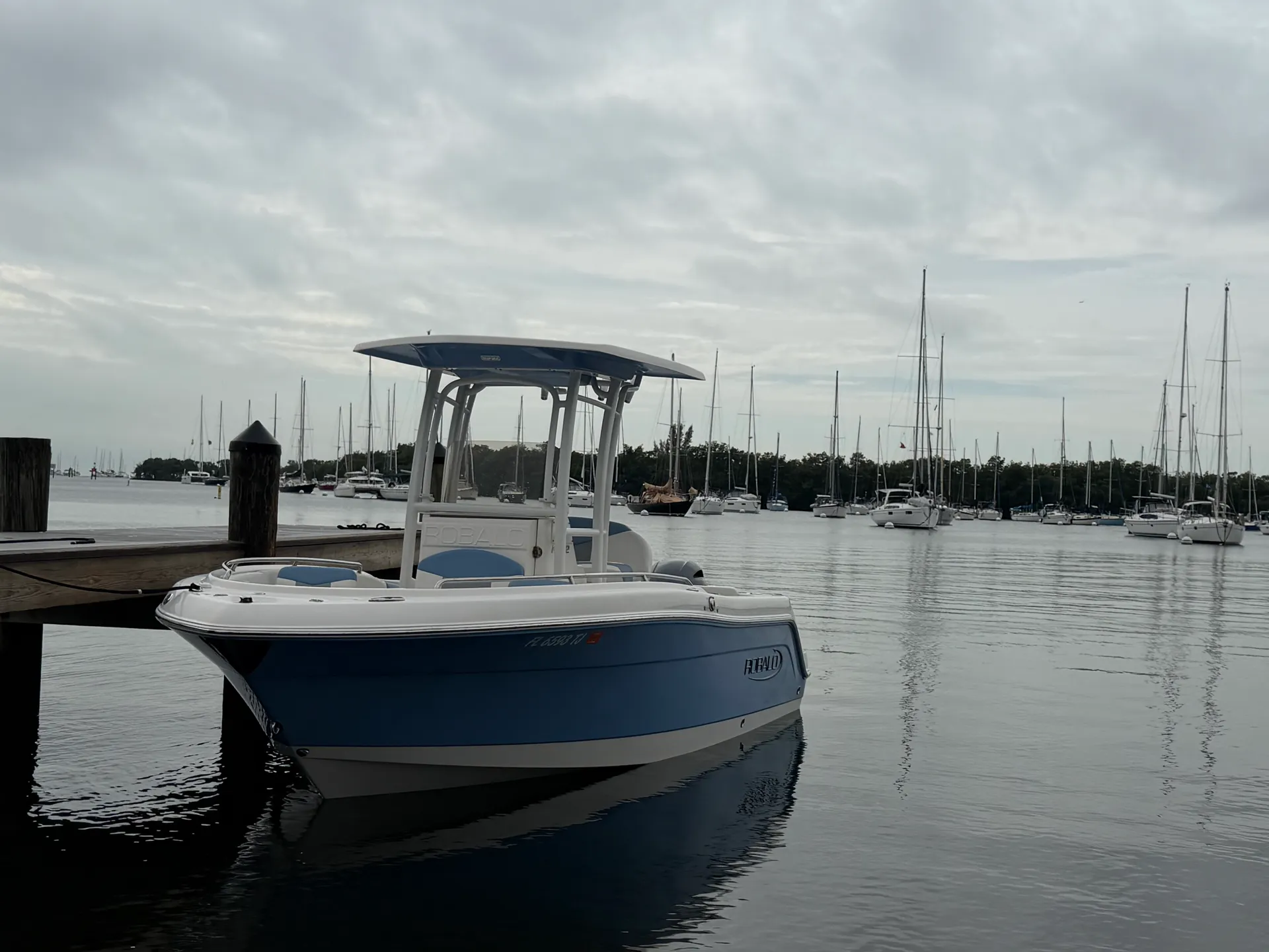 "BOOK WITH US AND GET UP TO ONE HOUR FREE" 2023 ROBALO 22 FT.