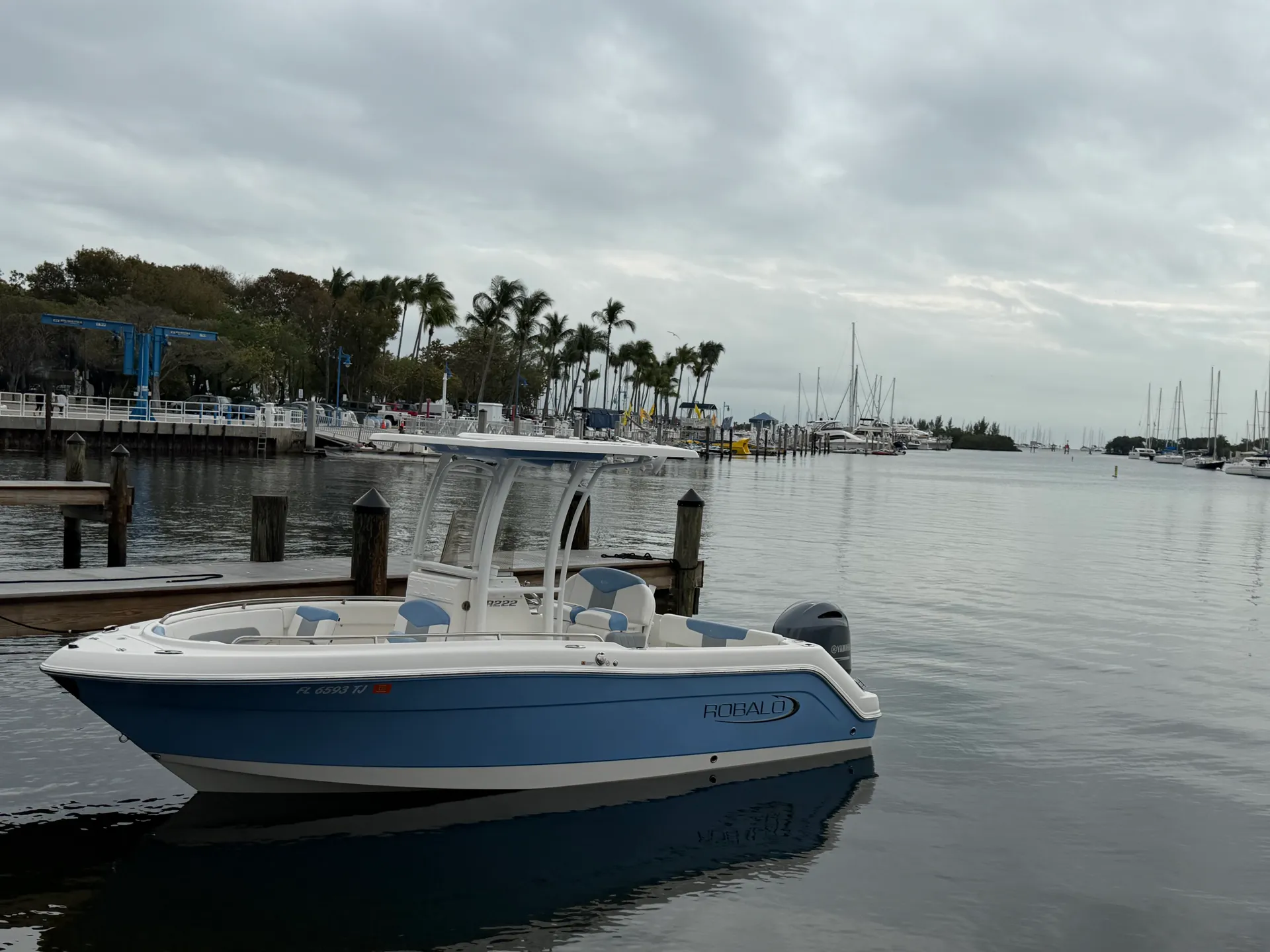 "BOOK WITH US AND GET UP TO ONE HOUR FREE" 2023 ROBALO 22 FT.