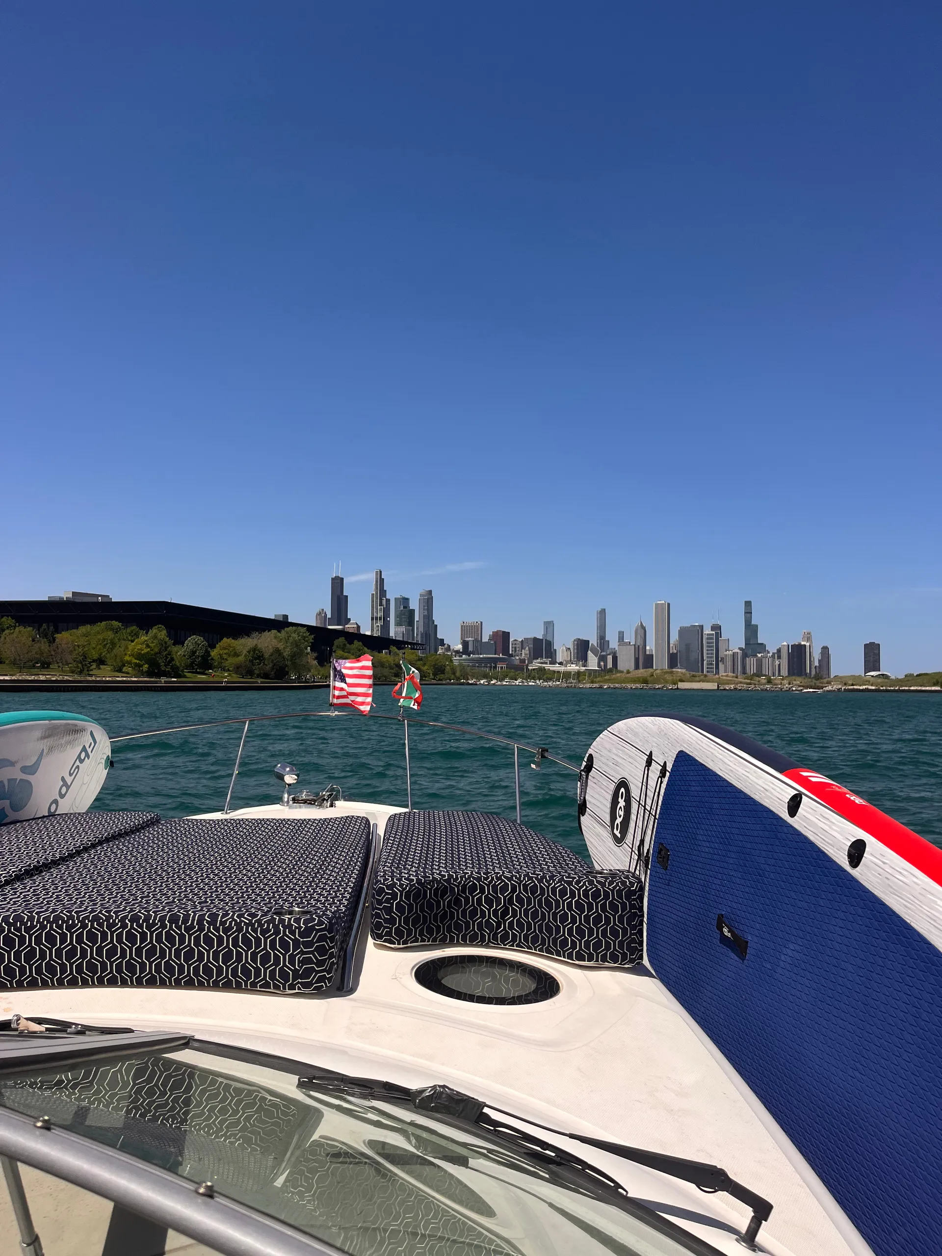 Chicago Luxury Charter, Searay Sundancer 320, 32ft  