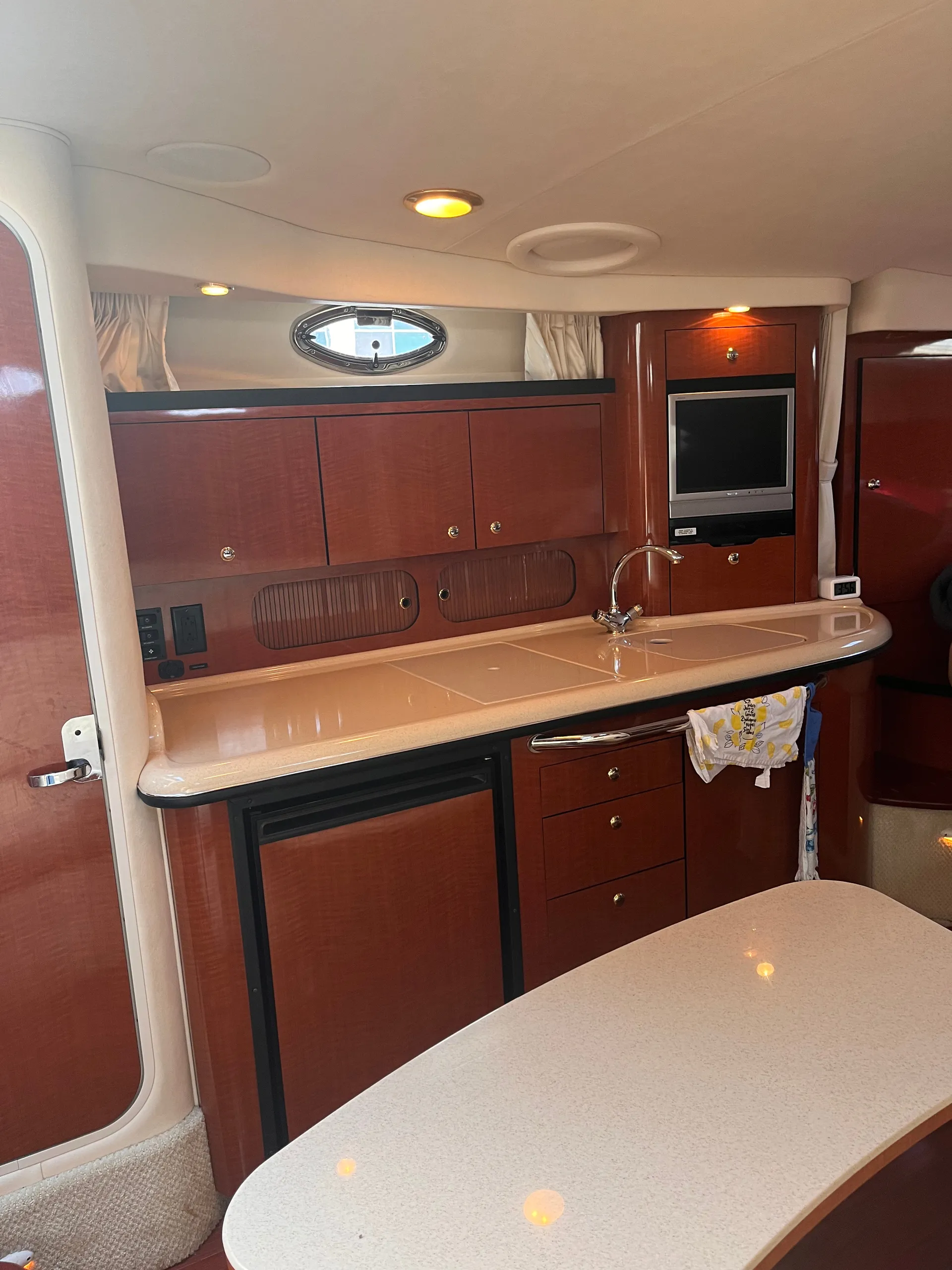 Chicago Luxury Charter, Searay Sundancer 320, 32ft  