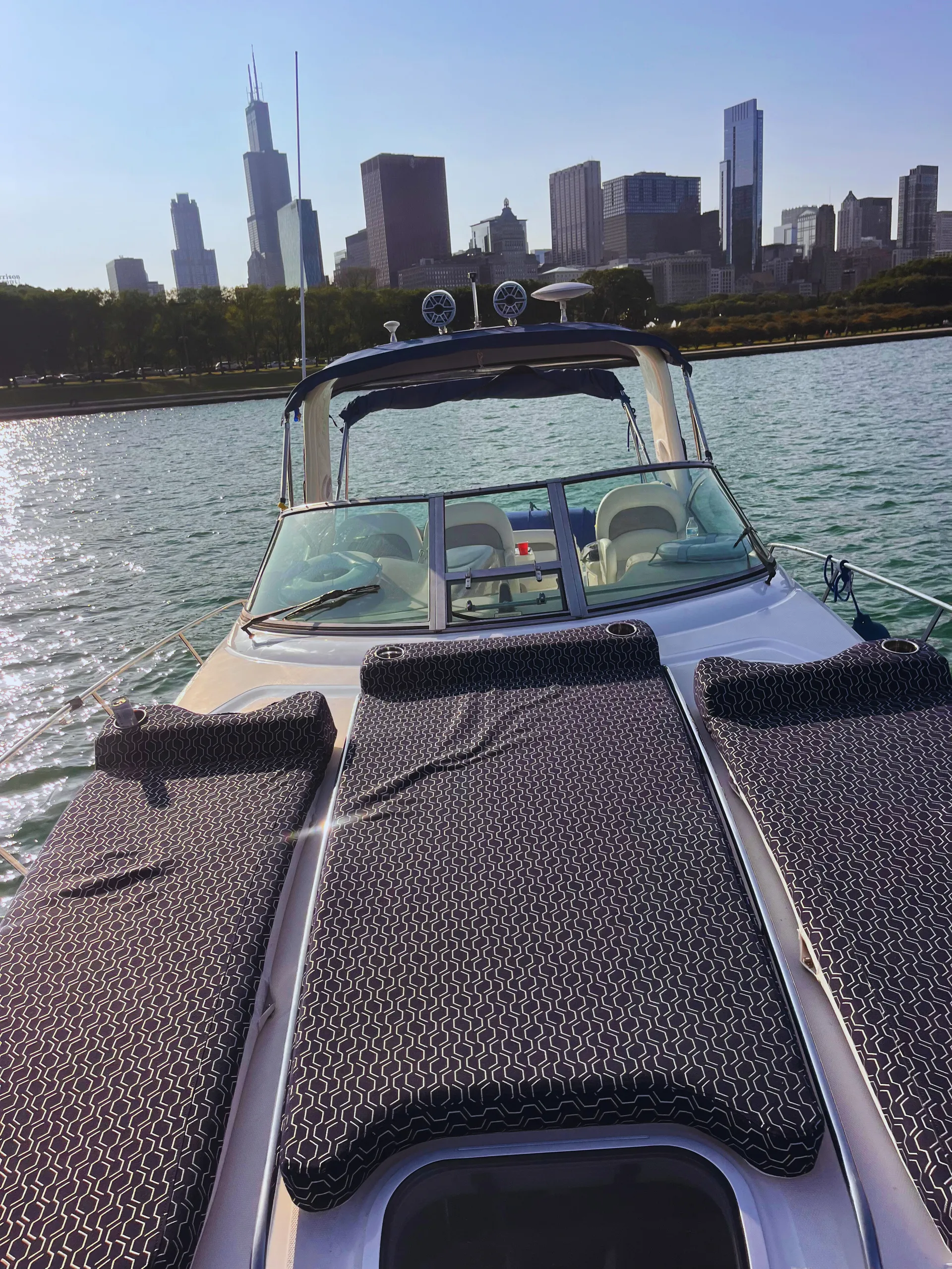 Chicago Luxury Charter, Searay Sundancer 320, 32ft  