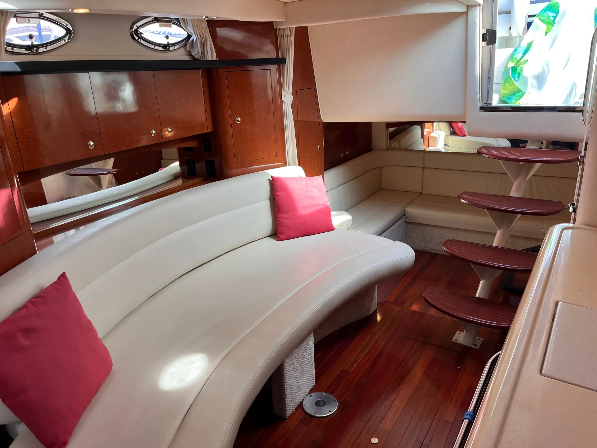 Chicago Luxury Charter, Searay Sundancer 320, 32ft  