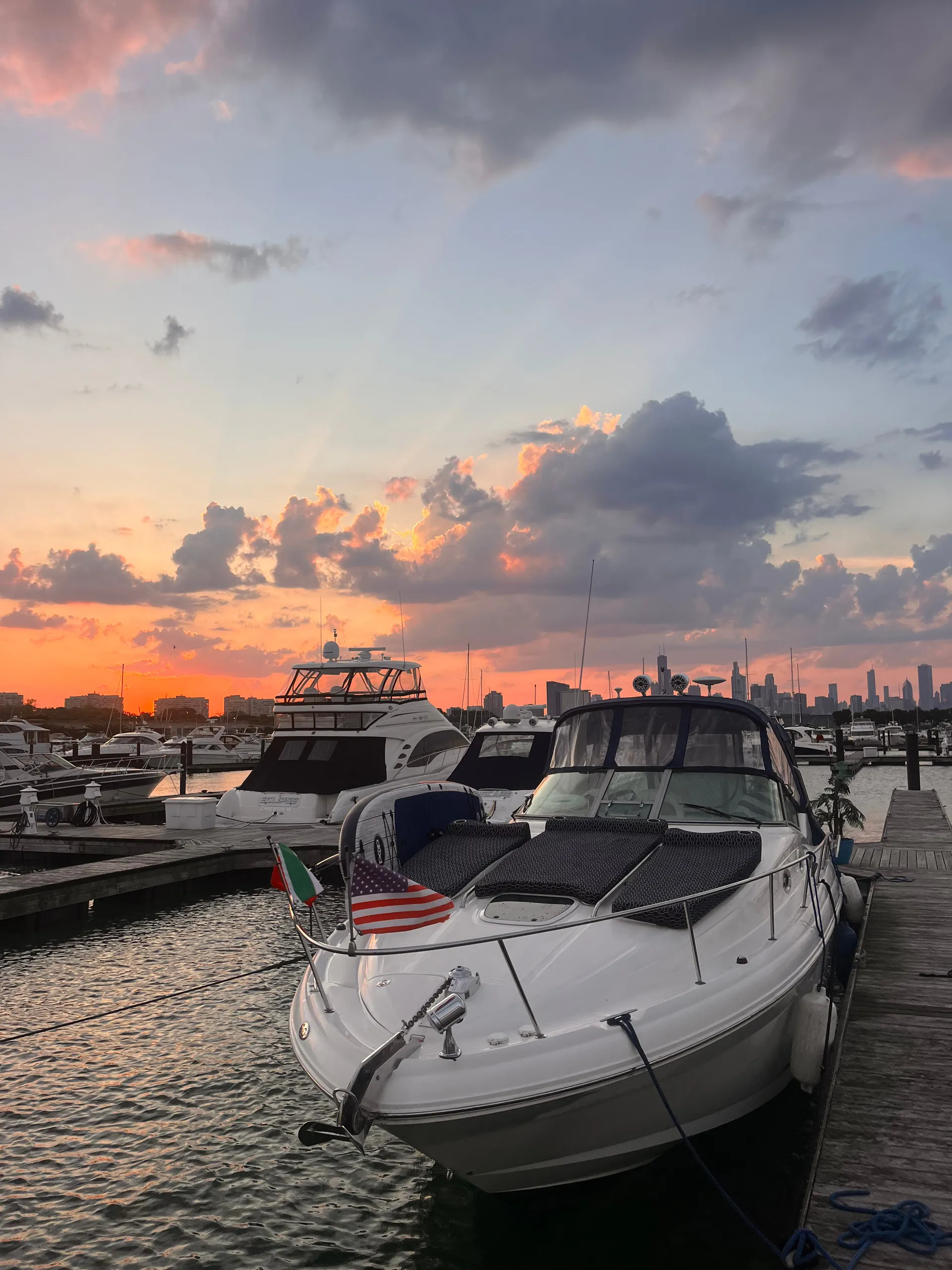 Chicago Luxury Charter, Searay Sundancer 320, 32ft  
