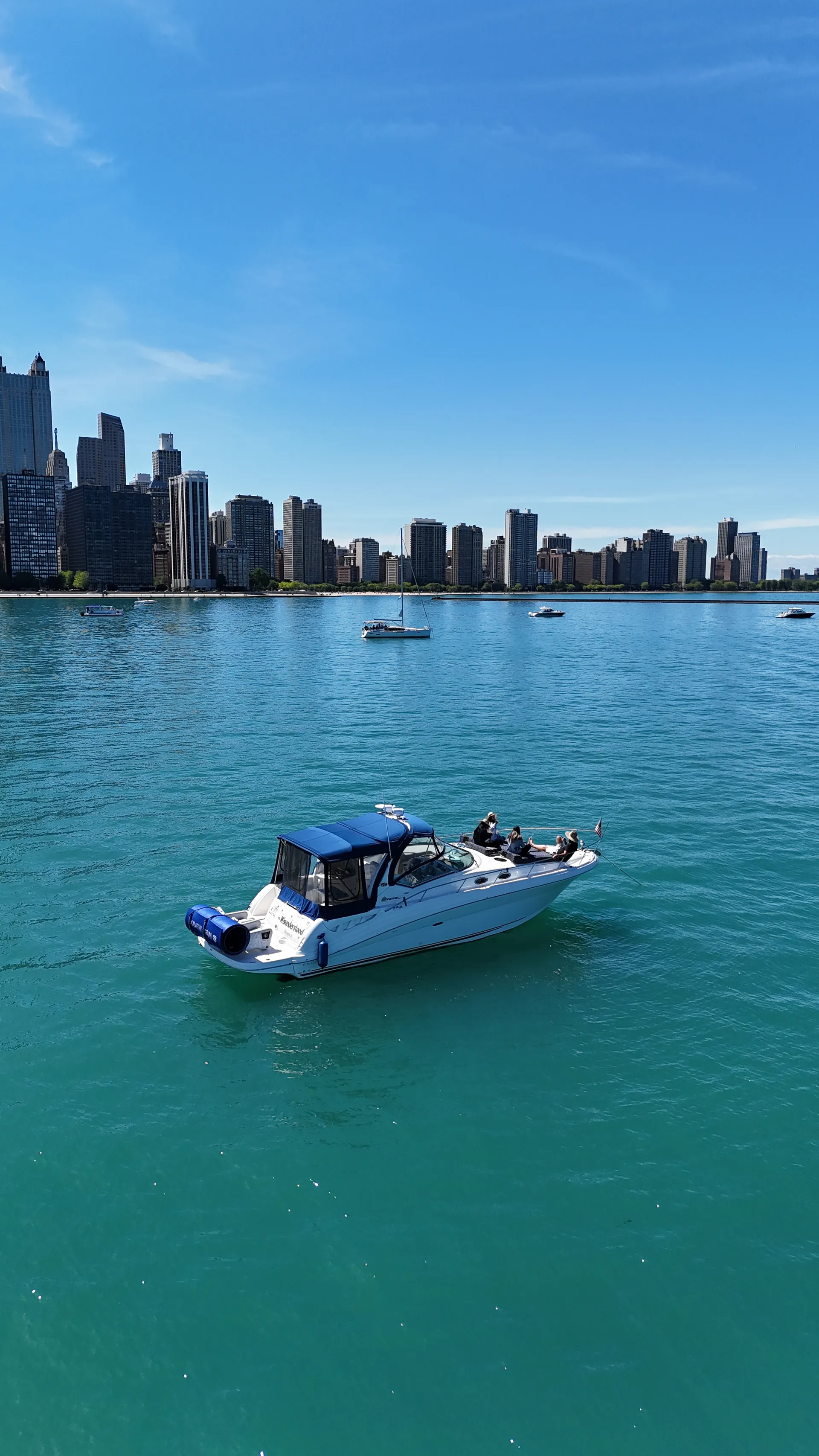 Sea Ray Boats 320 Sundancer in Chicago, IL — photo 4