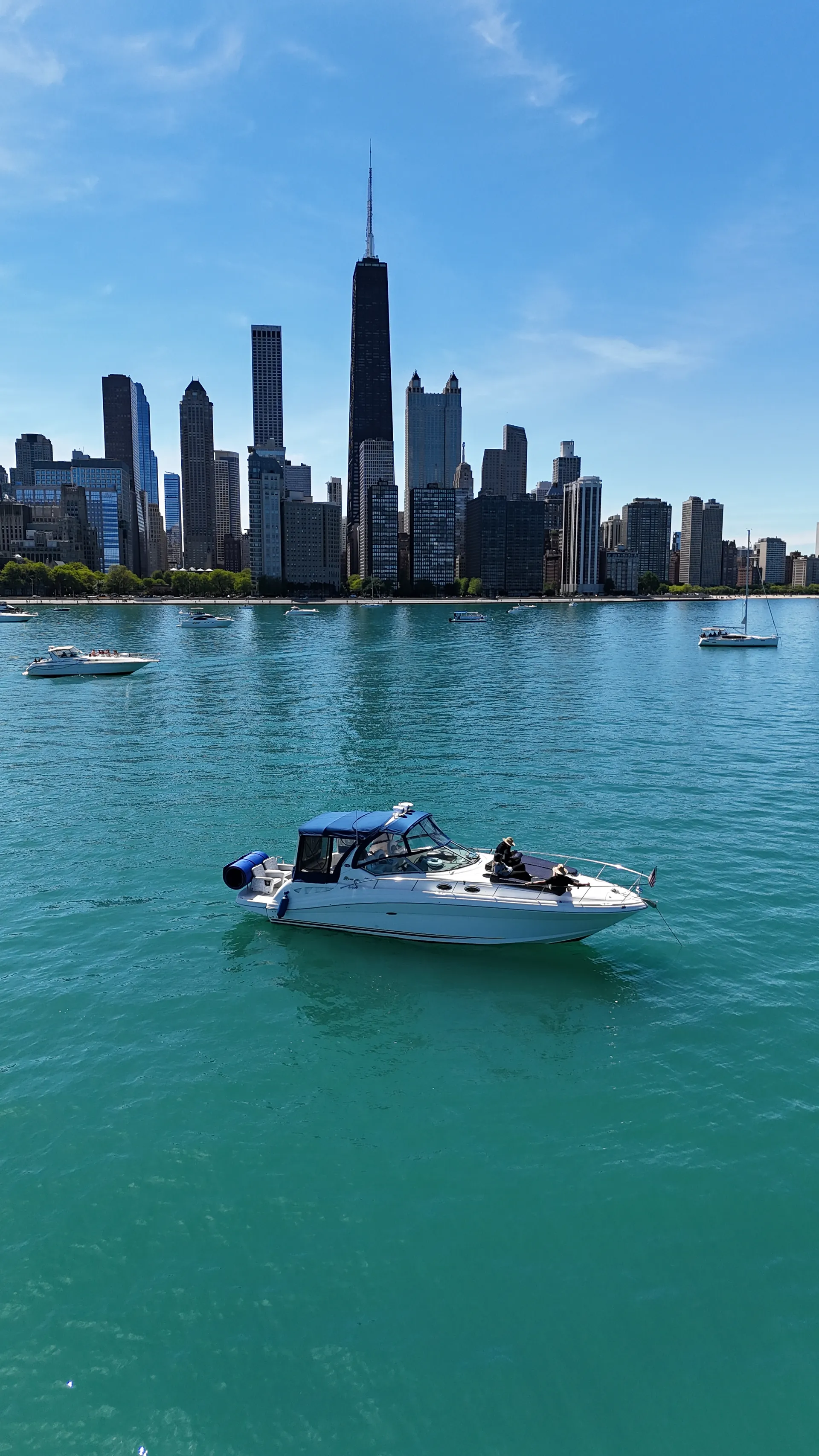 Sea Ray Boats 320 Sundancer in Chicago, IL — photo 3