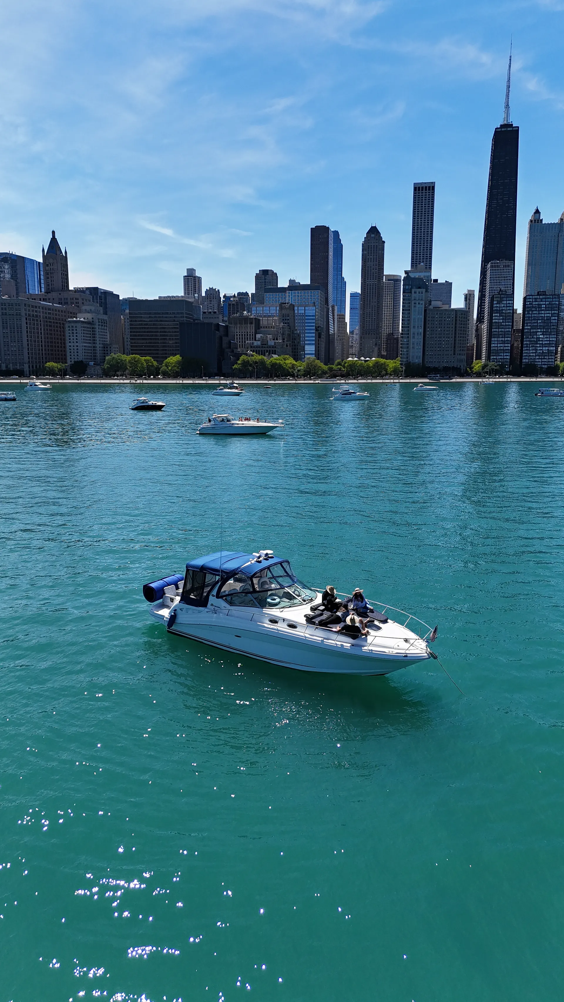 Sea Ray Boats 320 Sundancer in Chicago, IL — photo 2