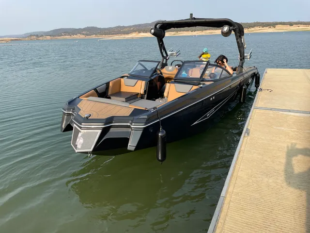 Rent a HEYDAY WAKE BOATS ski and wakeboard in El Dorado Hills, CA near me