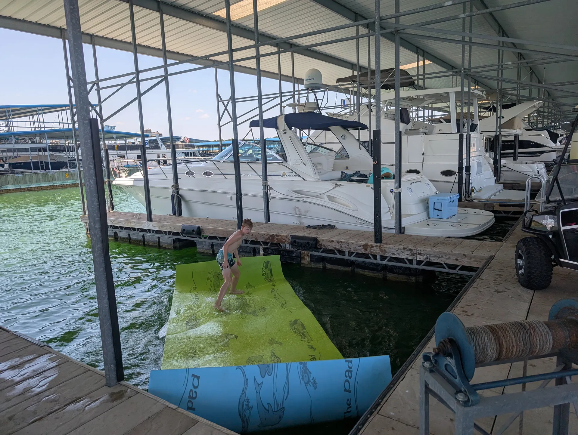 Sea Ray Boats 420 express cruiser in Spicewood, TX — photo 2