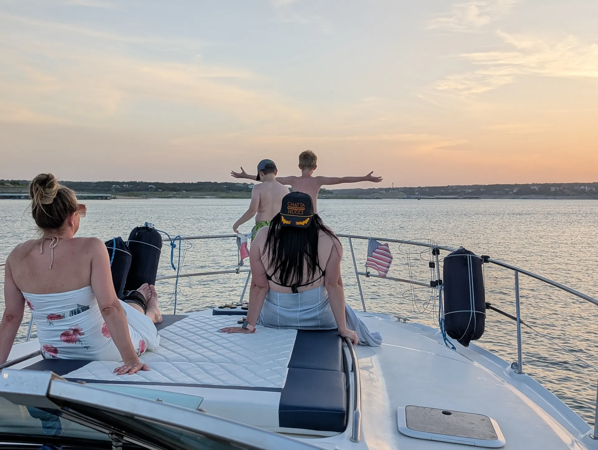 Sea Ray Boats 420 express cruiser in Spicewood, TX