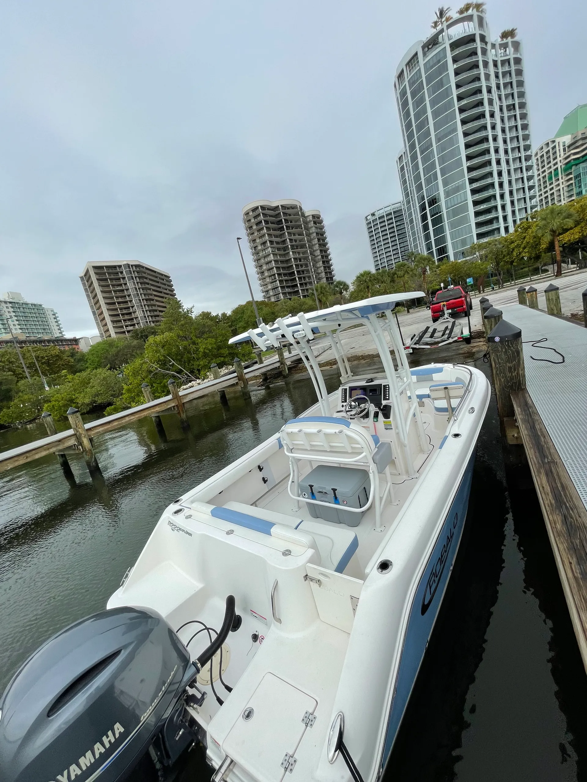 "BOOK WITH US AND GET UP TO ONE HOUR FREE" 2023 ROBALO 22 FT.