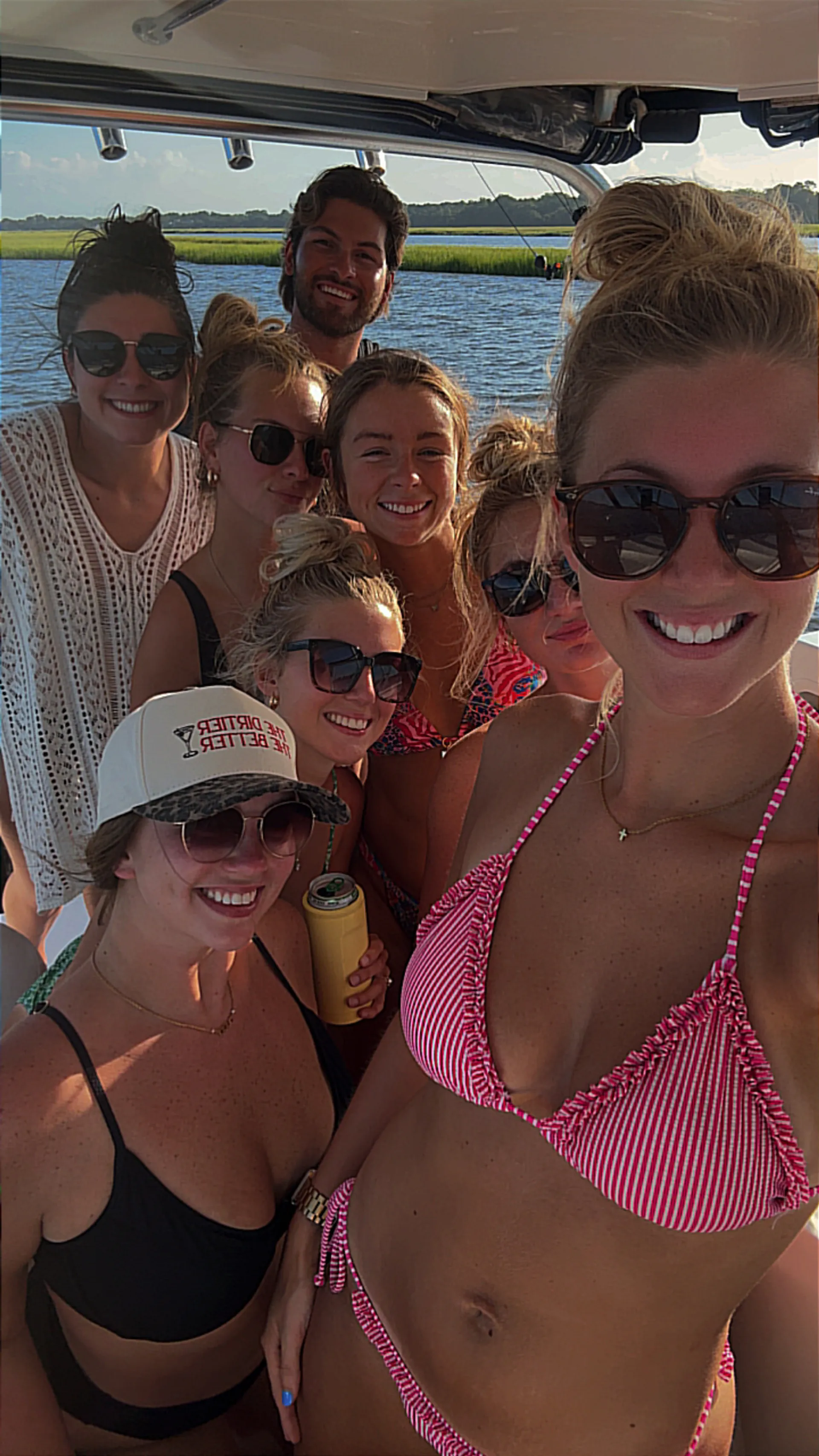 Luxury 32ft Boston Whaler, Captain and Deckhand included!