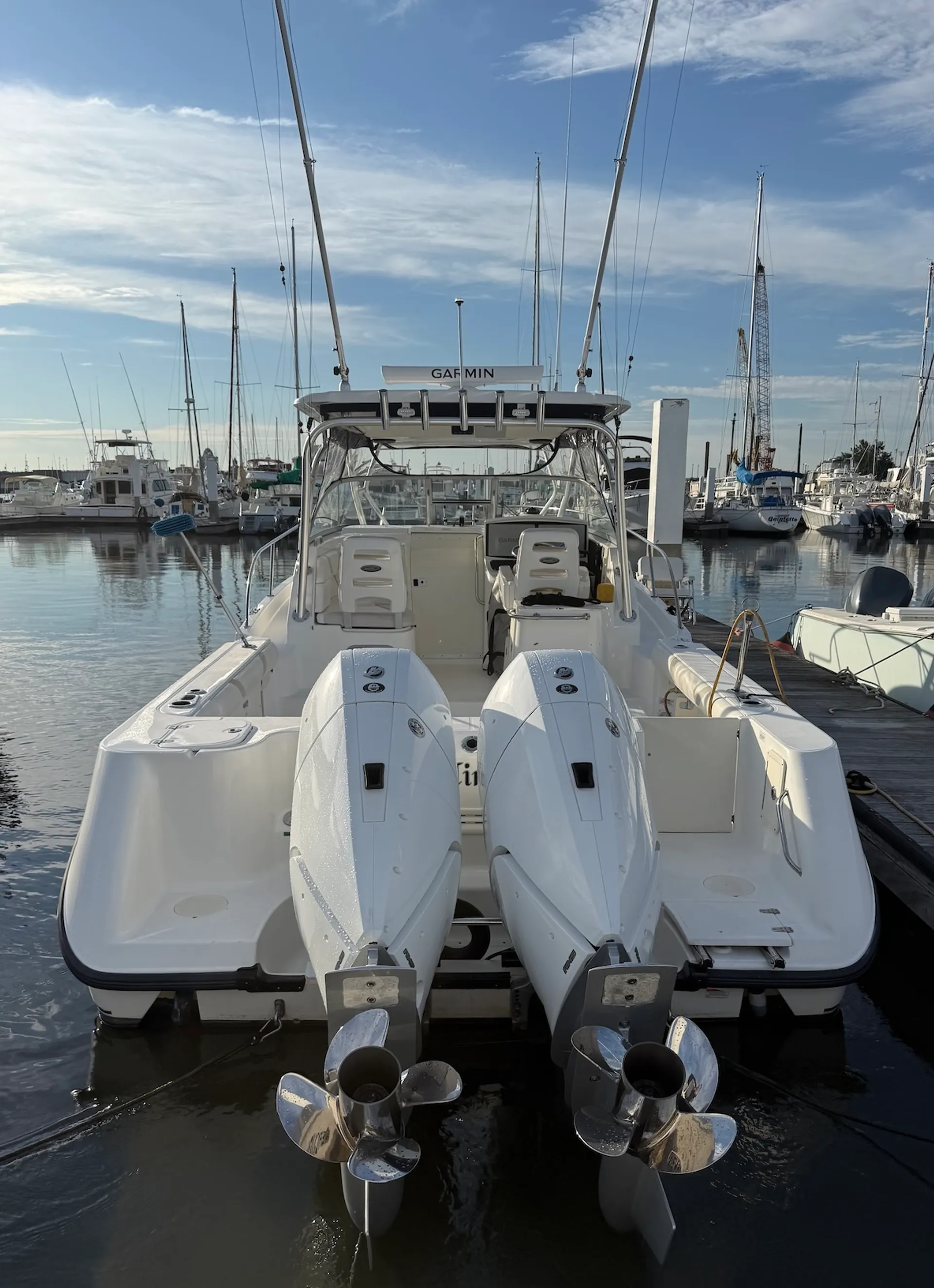 Luxury 32ft Boston Whaler, Captain and Deckhand included!