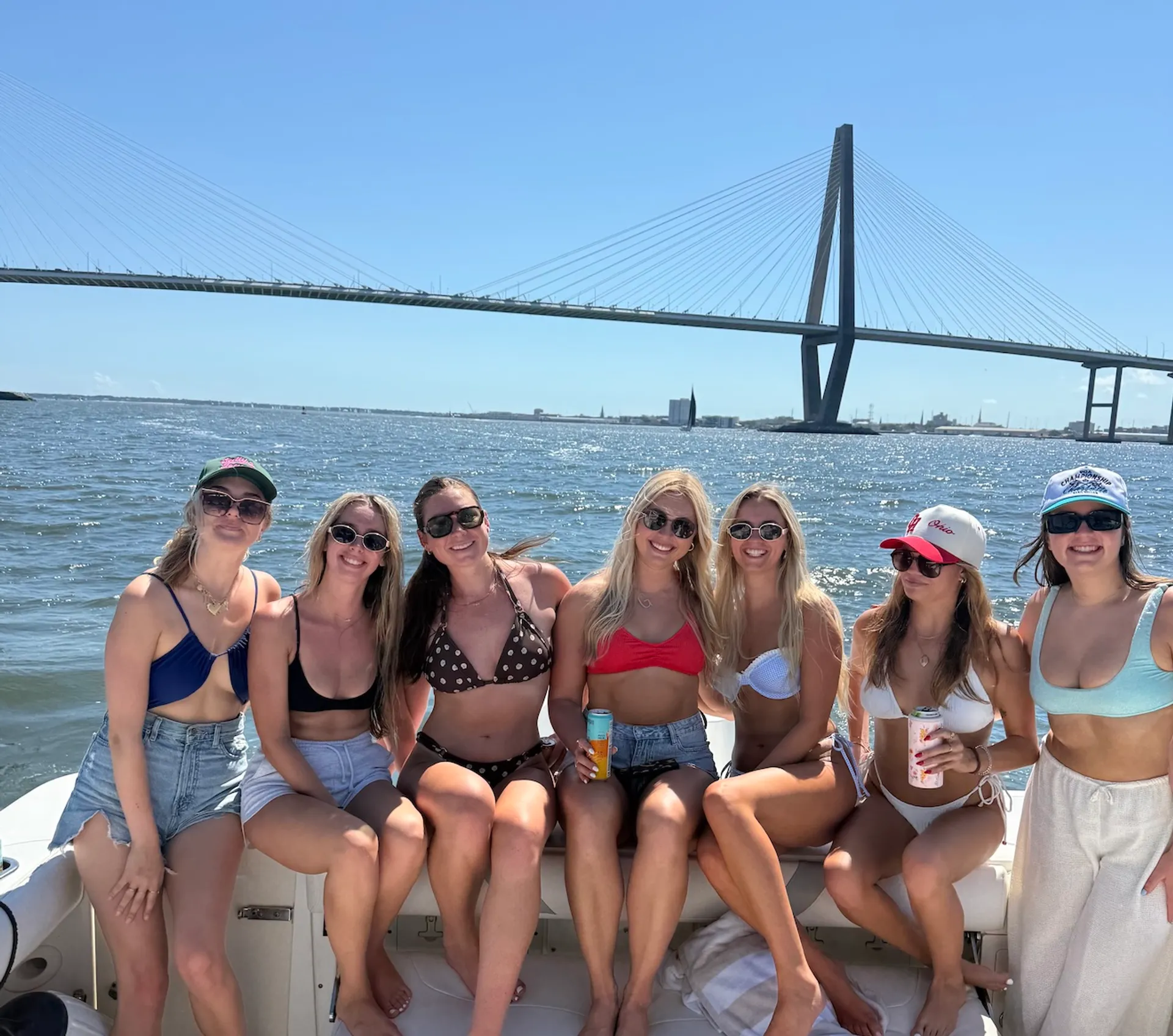 Luxury 32ft Boston Whaler, Captain and Deckhand included!