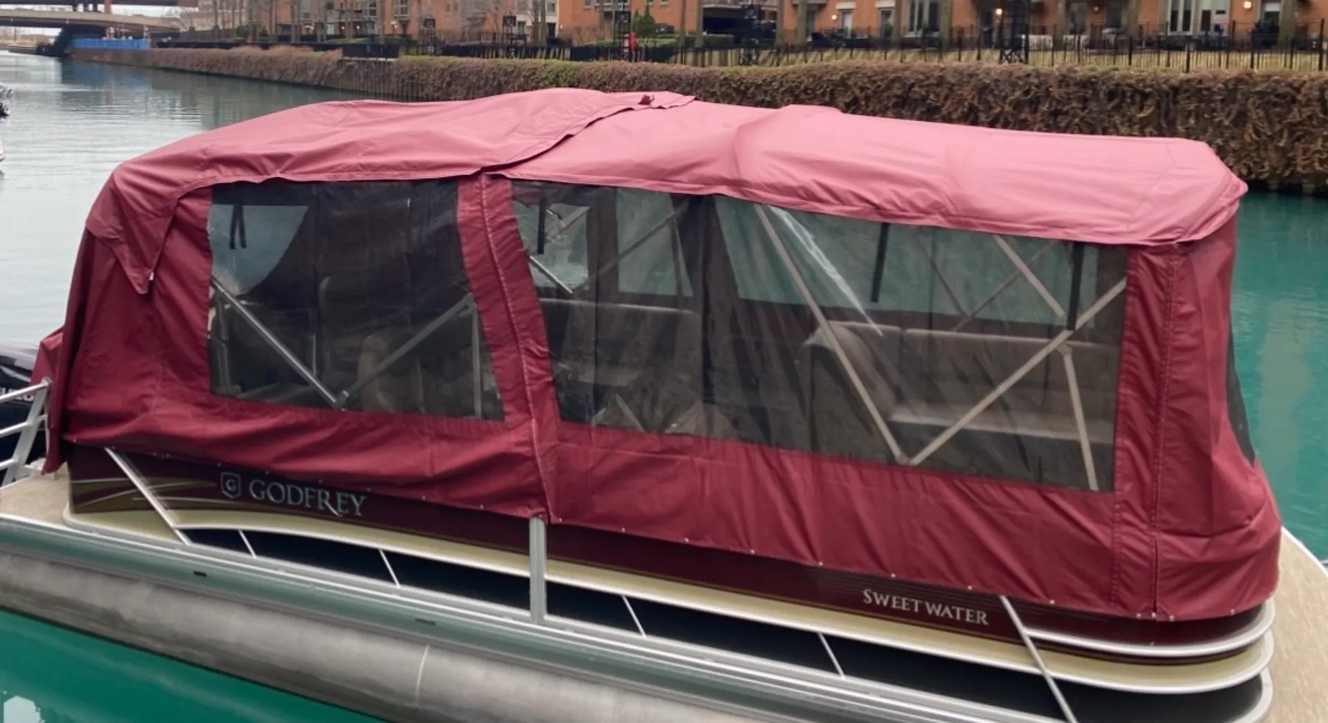 Pontoon / Tritoon Charter with Licensed Captain