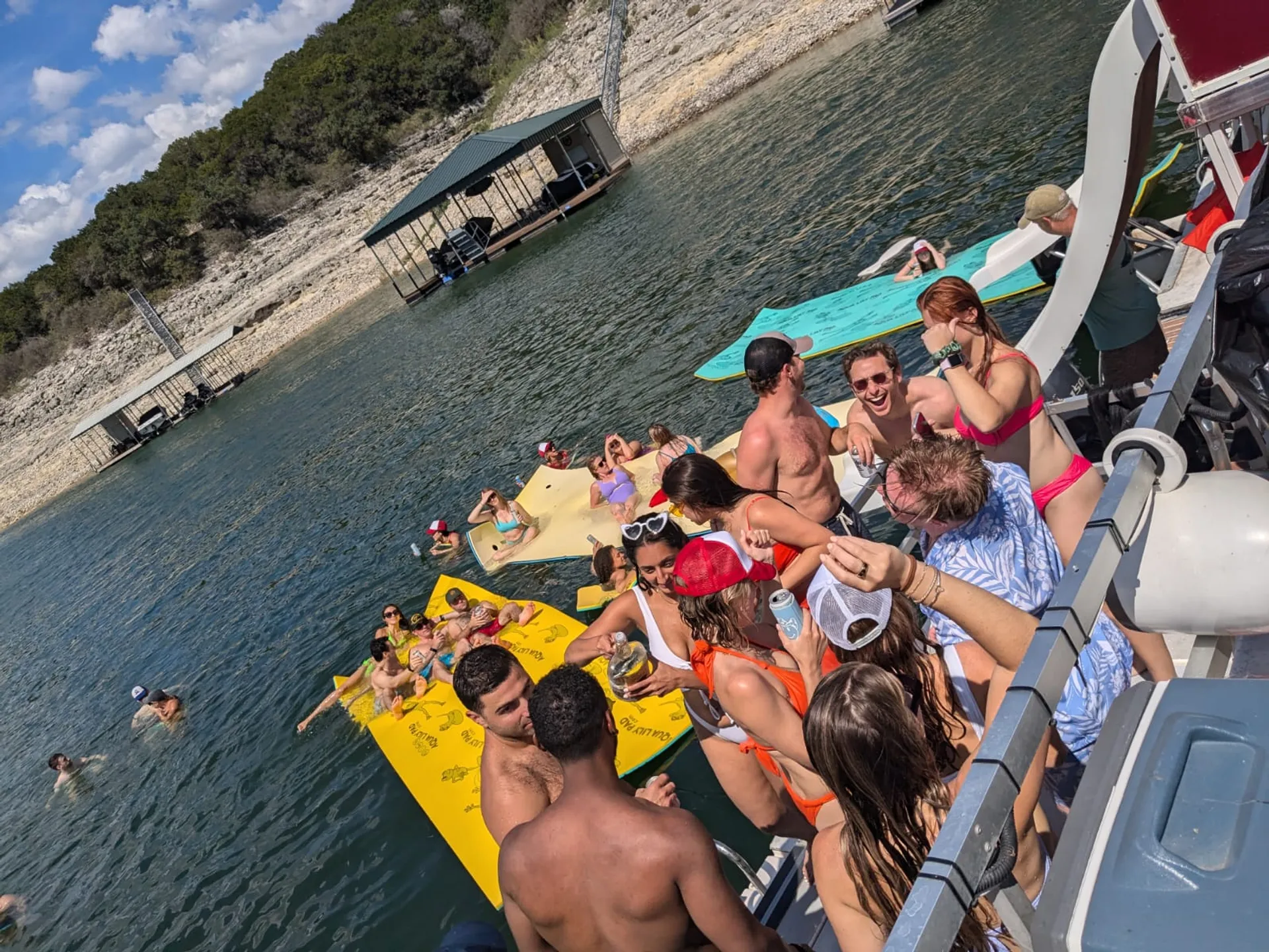 41' Cruisers Motoryacht in Lake Travis